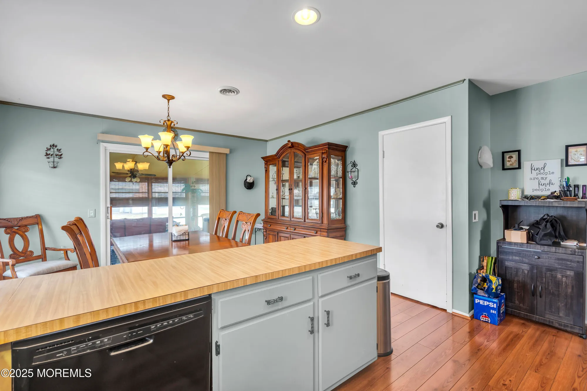 Property Slideshow image 14 of 43 | 8 tijuana ct, Toms River, NJ, 08757