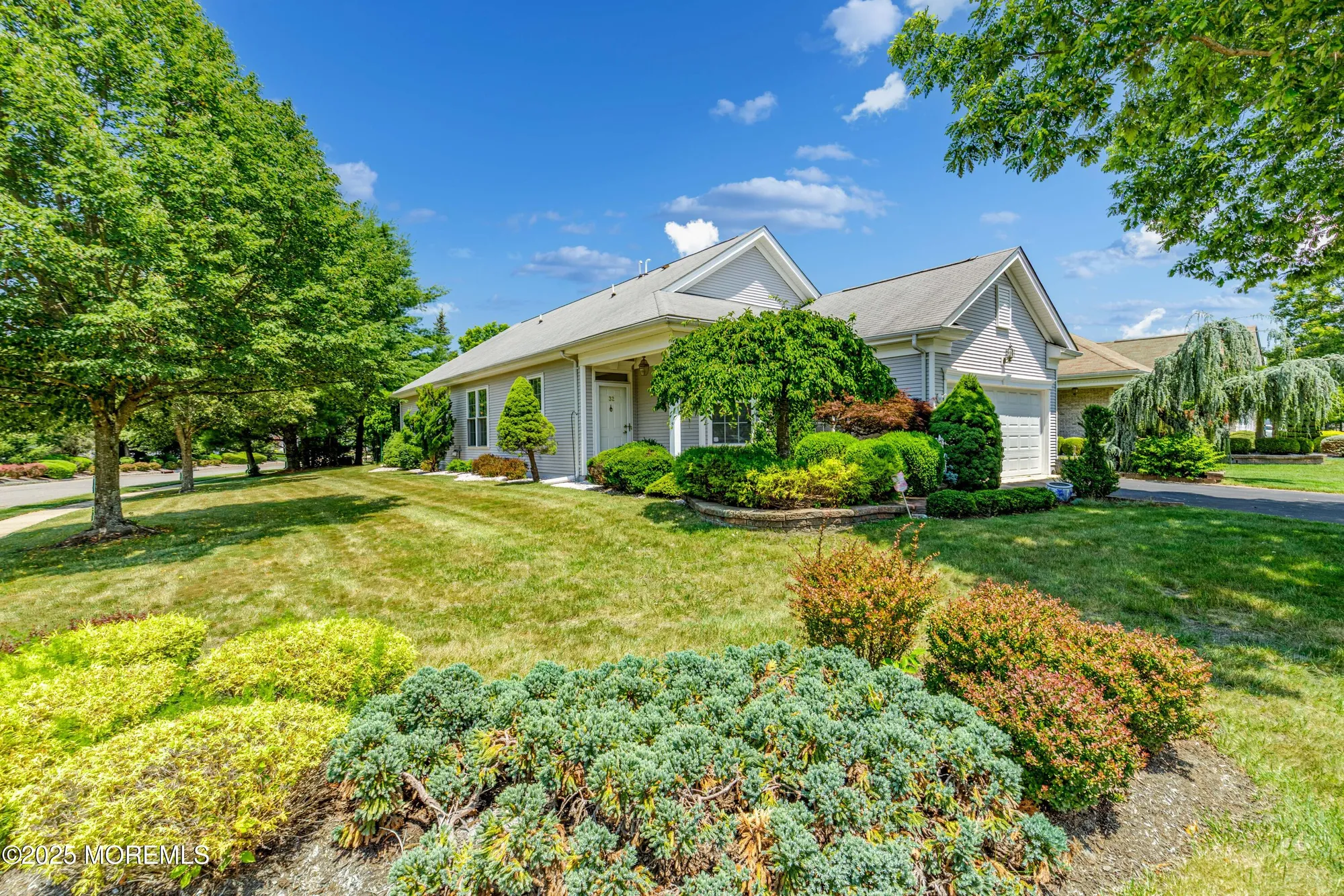 Property Slideshow image 3 of 33 | 32 waltham way, Jackson, NJ, 08527