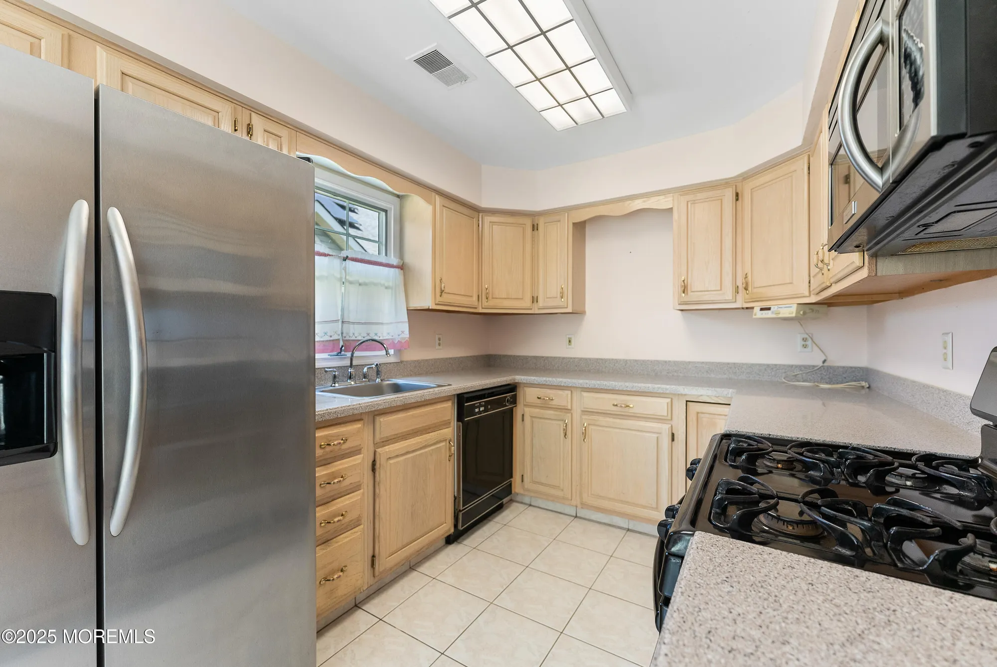Property Slideshow image 4 of 24 | 1797 sweetbay dr, Toms River, NJ, 08755