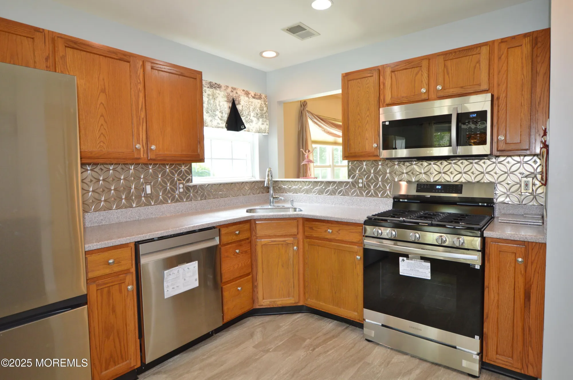 Property Slideshow image 7 of 45 | 2386 torrington dr, Toms River, NJ, 08755
