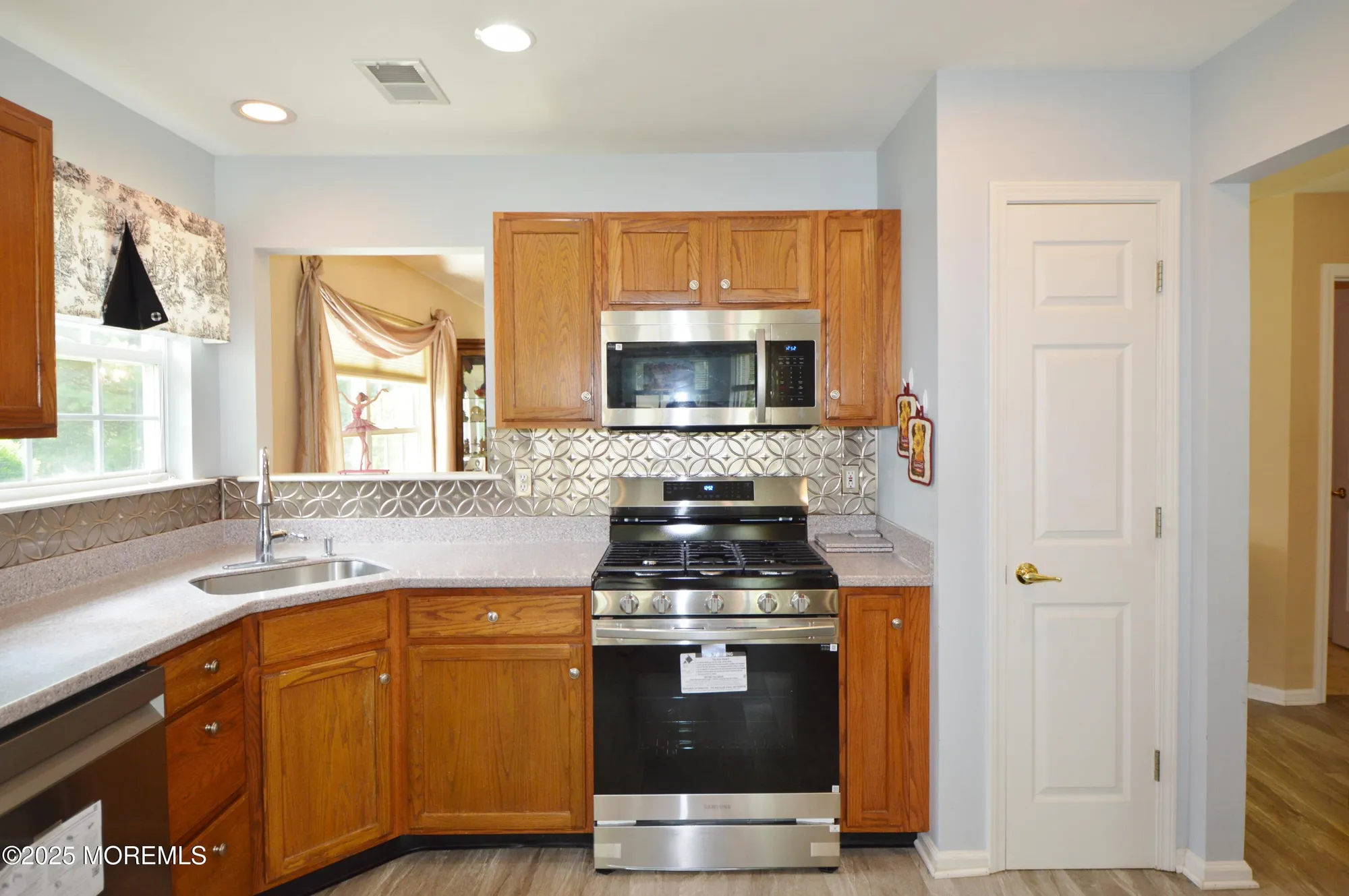 Property Slideshow image 6 of 45 | 2386 torrington dr, Toms River, NJ, 08755