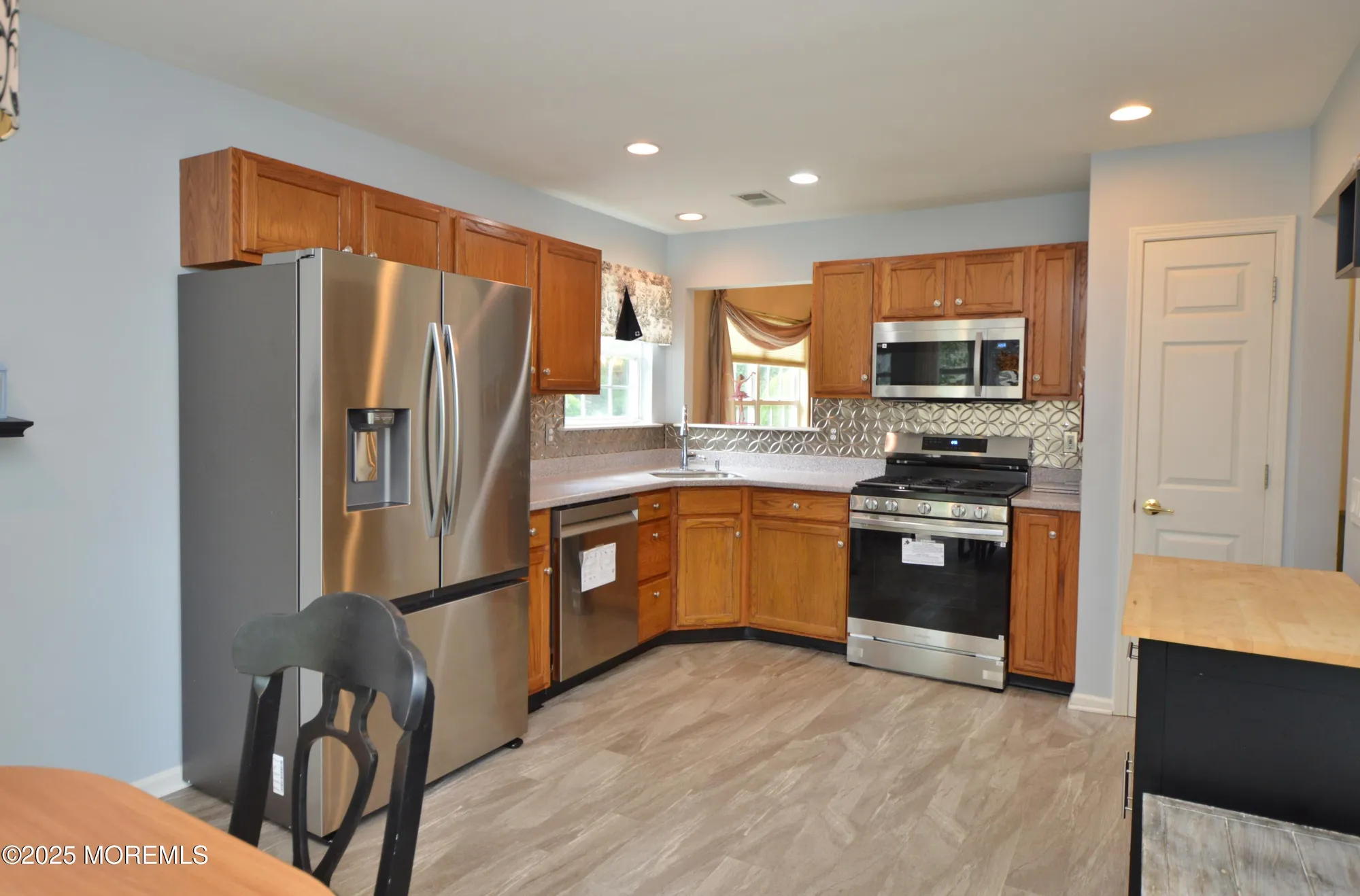 Property Slideshow image 9 of 45 | 2386 torrington dr, Toms River, NJ, 08755