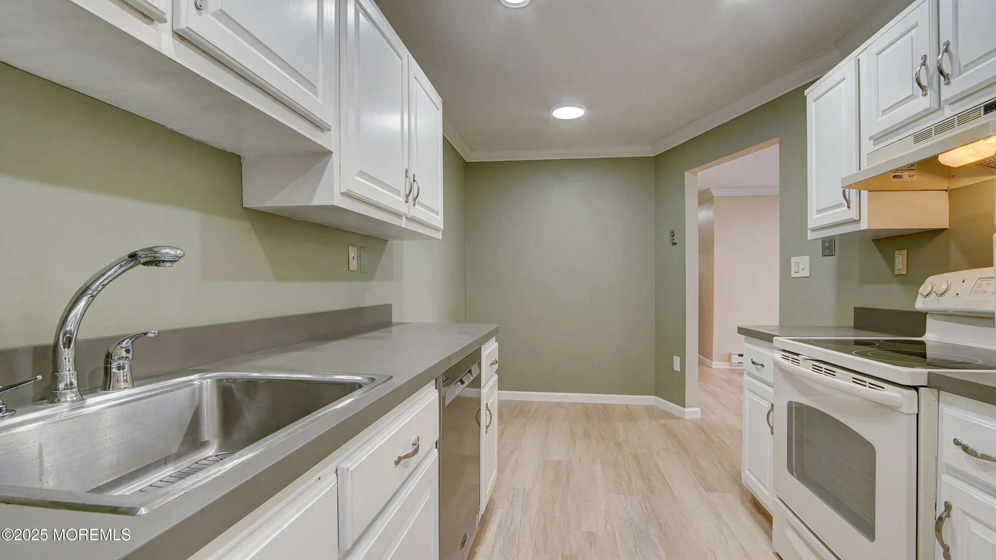 Property Slideshow image 4 of 26 | 30 meadow green cir unit e, Manalapan, NJ, 07726