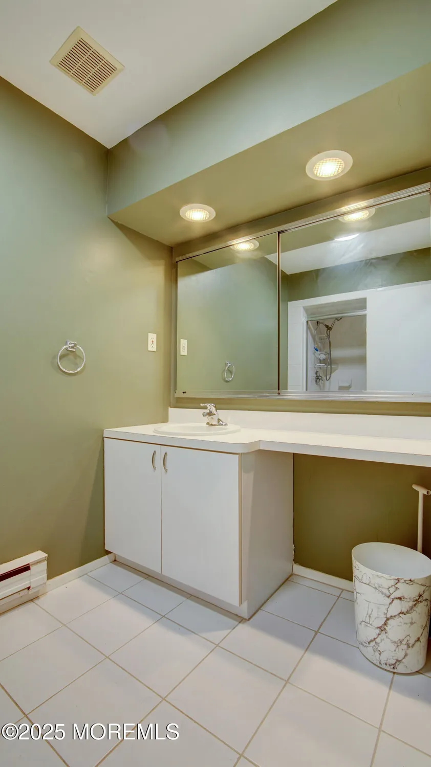 Property Slideshow image 10 of 26 | 30 meadow green cir unit e, Manalapan, NJ, 07726