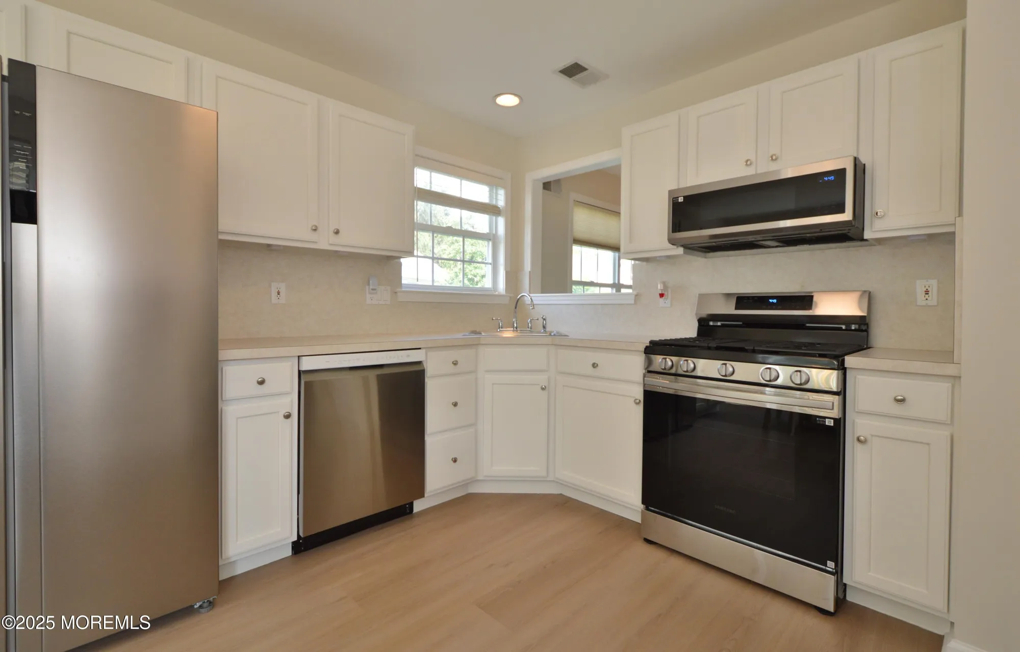 Property Slideshow image 10 of 52 | 3229 flagstone ct, Toms River, NJ, 08755