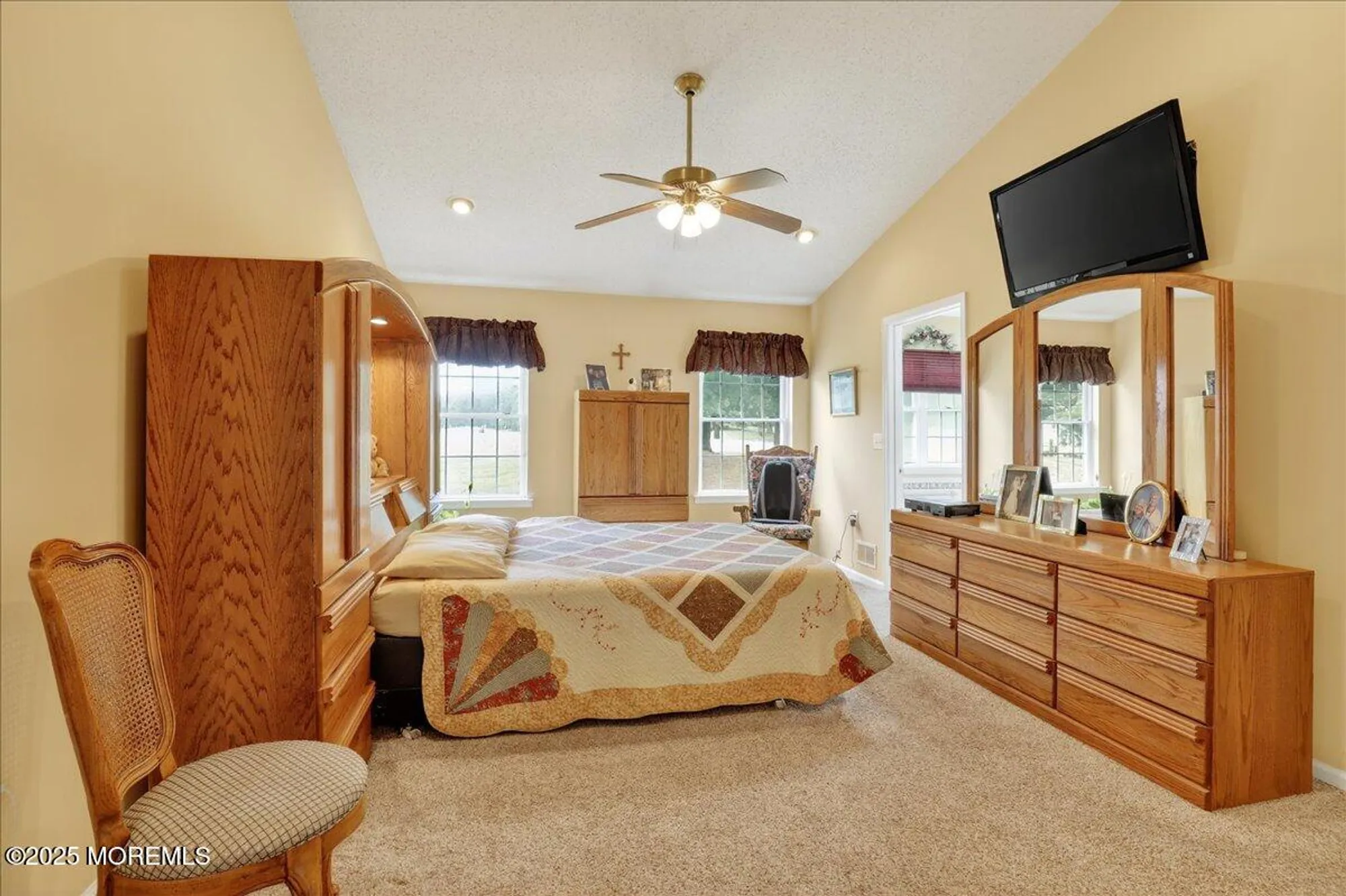 Property Slideshow image 12 of 25 | 1 spyglass dr, Jackson, NJ, 08527