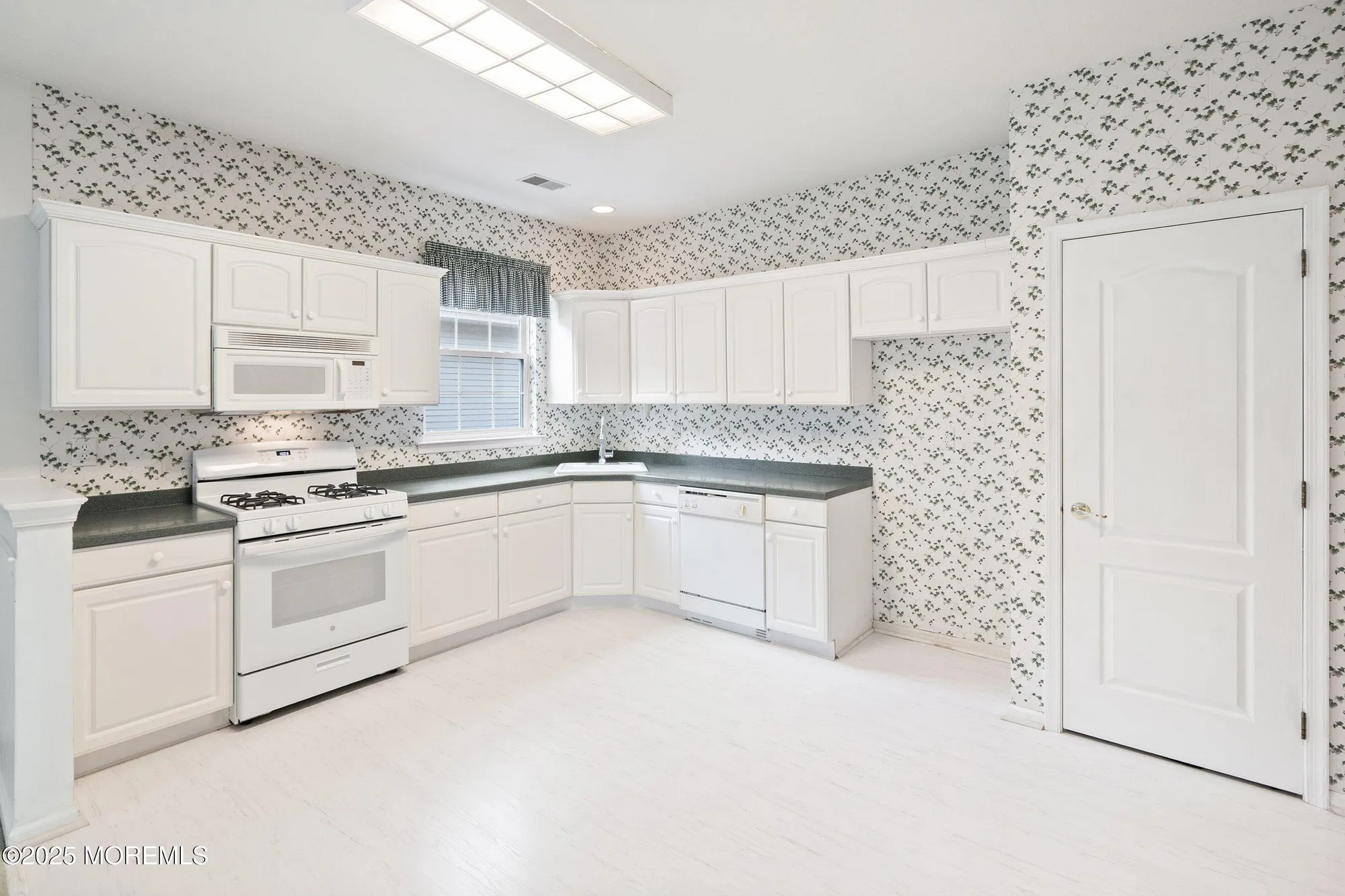 Property Slideshow image 7 of 41 | 15 evergreen springs dr, Lakewood, NJ, 08701