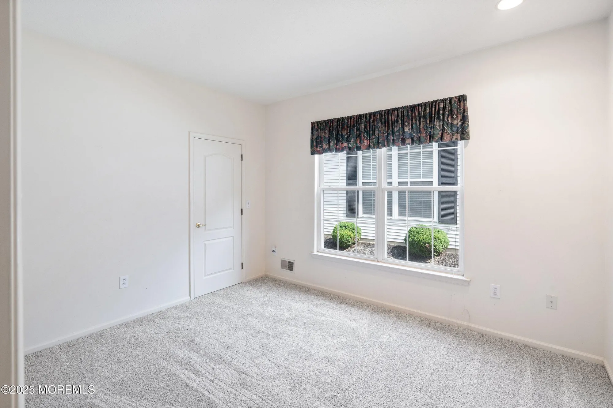 Property Slideshow image 17 of 41 | 15 evergreen springs dr, Lakewood, NJ, 08701