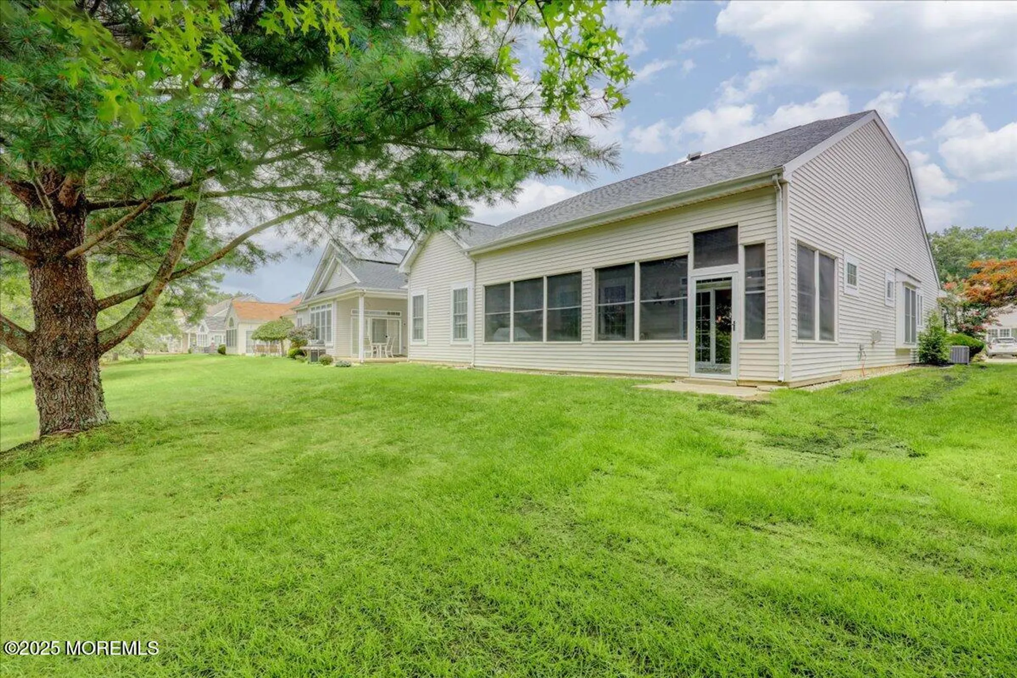 Property Slideshow image 24 of 45 | 34 spyglass dr, Jackson, NJ, 08527