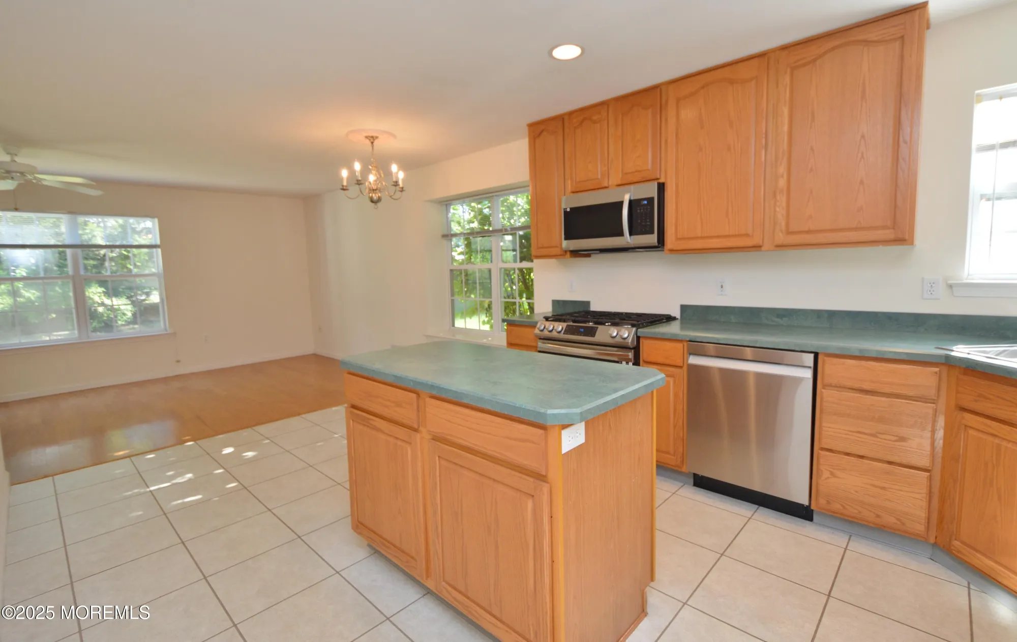Property Slideshow image 13 of 59 | 2976 fieldcrest ln, Toms River, NJ, 08755