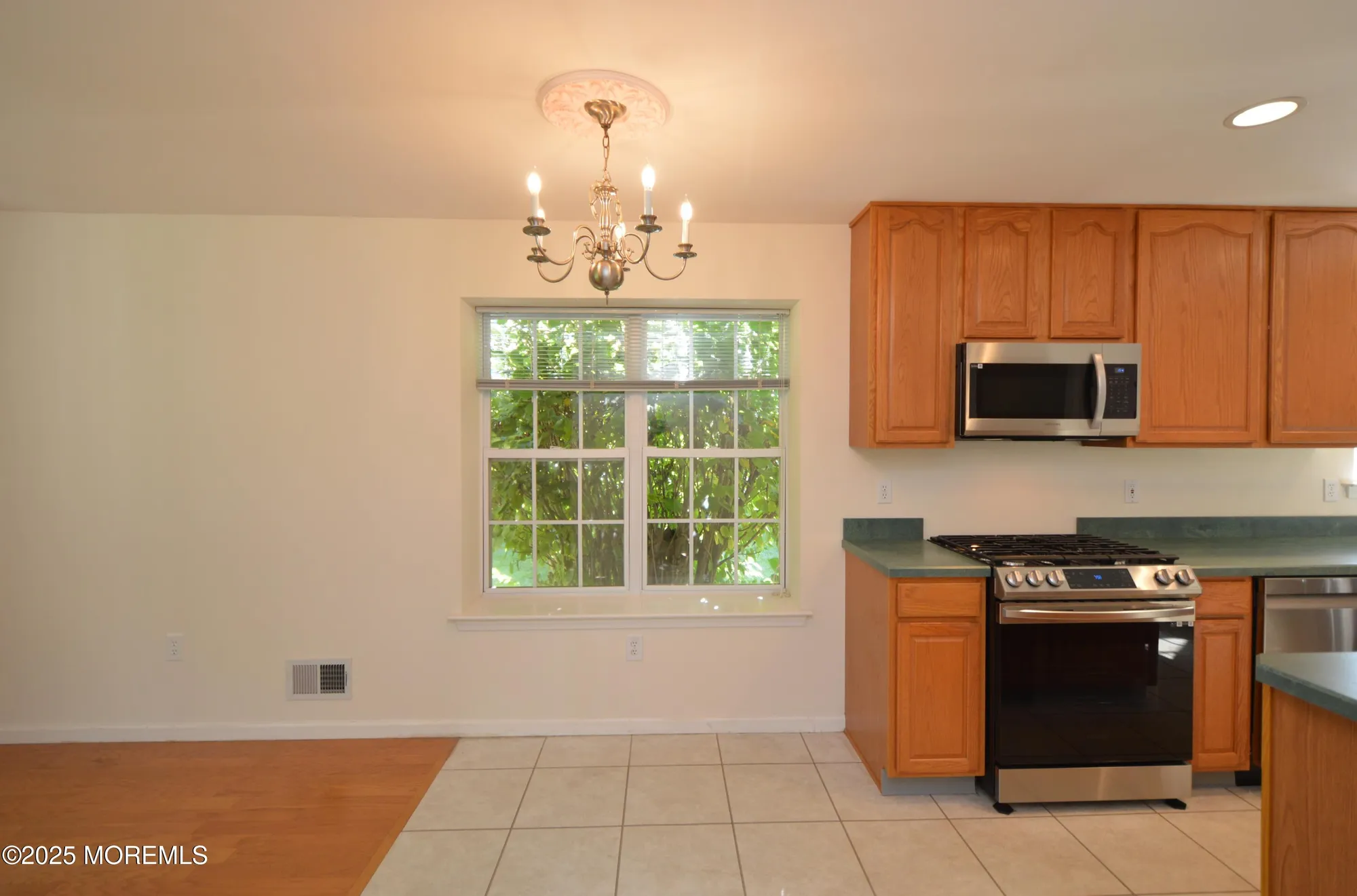 Property Slideshow image 18 of 59 | 2976 fieldcrest ln, Toms River, NJ, 08755