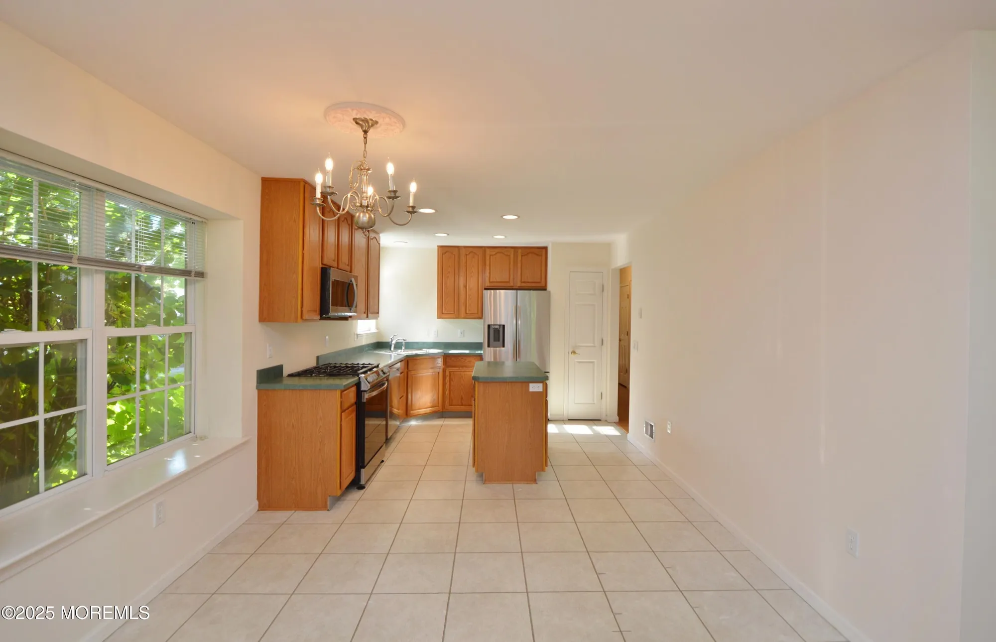 Property Slideshow image 21 of 59 | 2976 fieldcrest ln, Toms River, NJ, 08755
