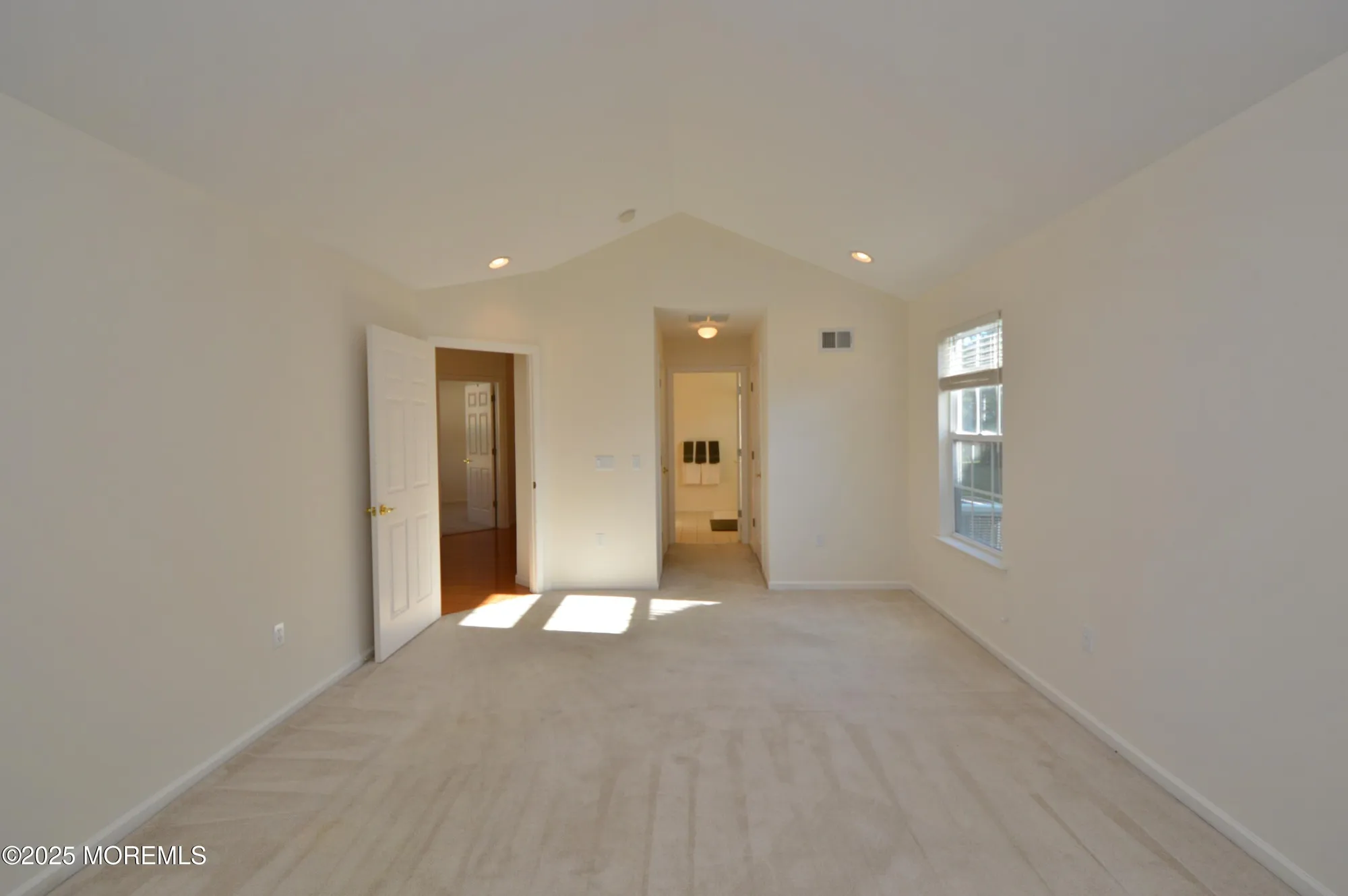 Property Slideshow image 27 of 59 | 2976 fieldcrest ln, Toms River, NJ, 08755