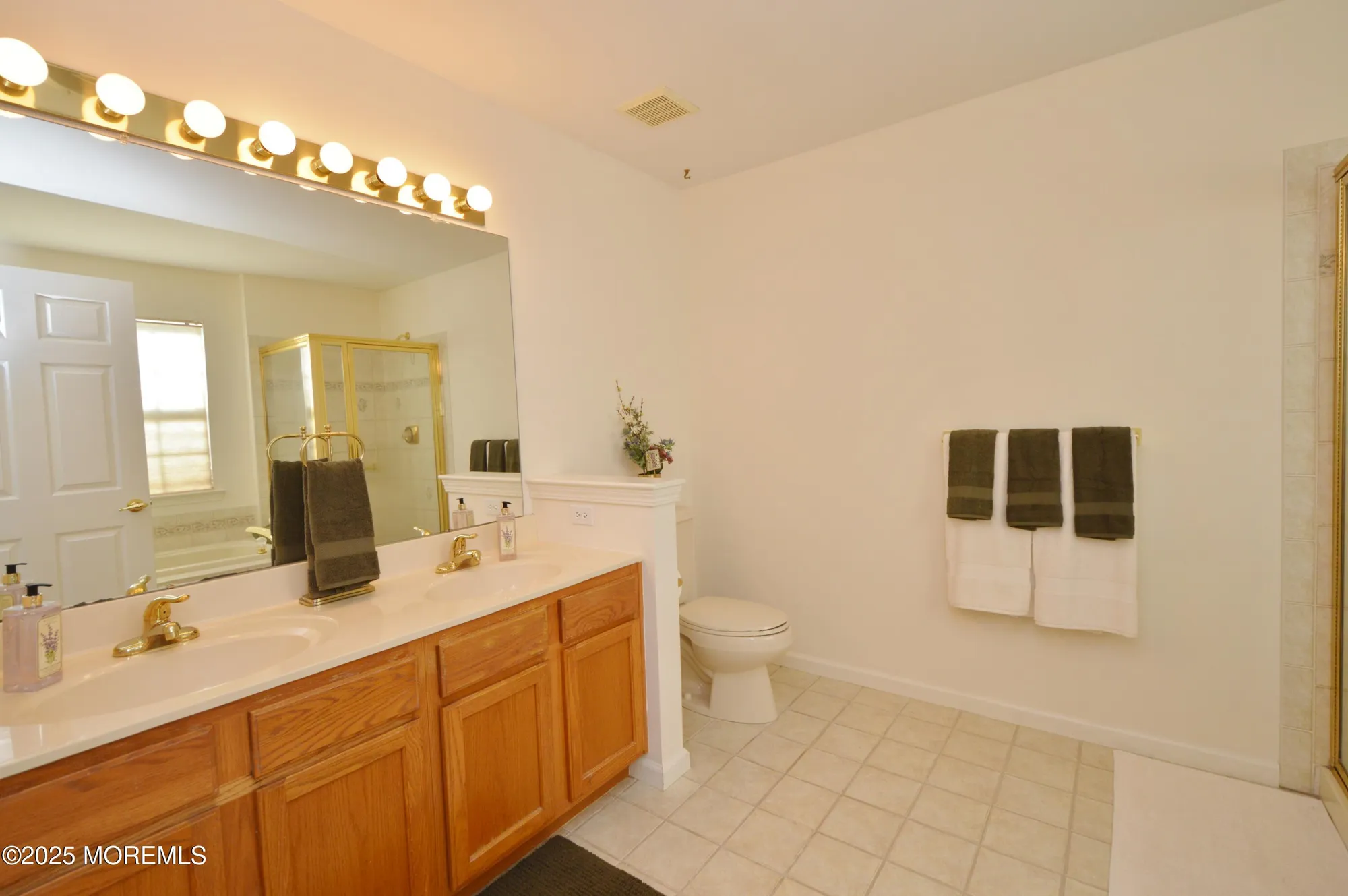 Property Slideshow image 28 of 59 | 2976 fieldcrest ln, Toms River, NJ, 08755