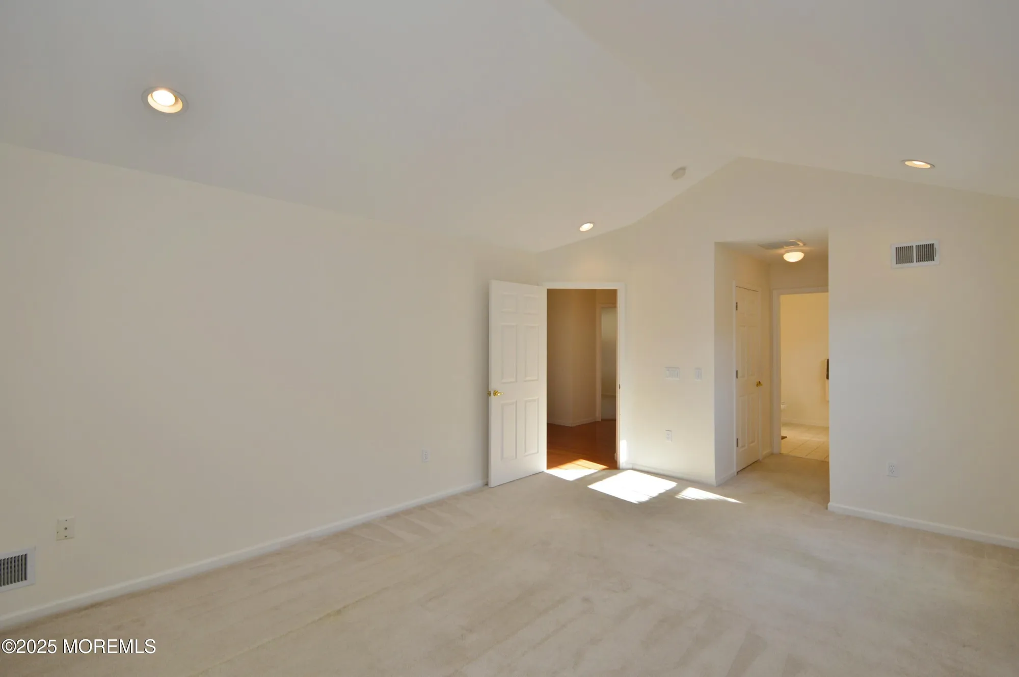 Property Slideshow image 26 of 59 | 2976 fieldcrest ln, Toms River, NJ, 08755