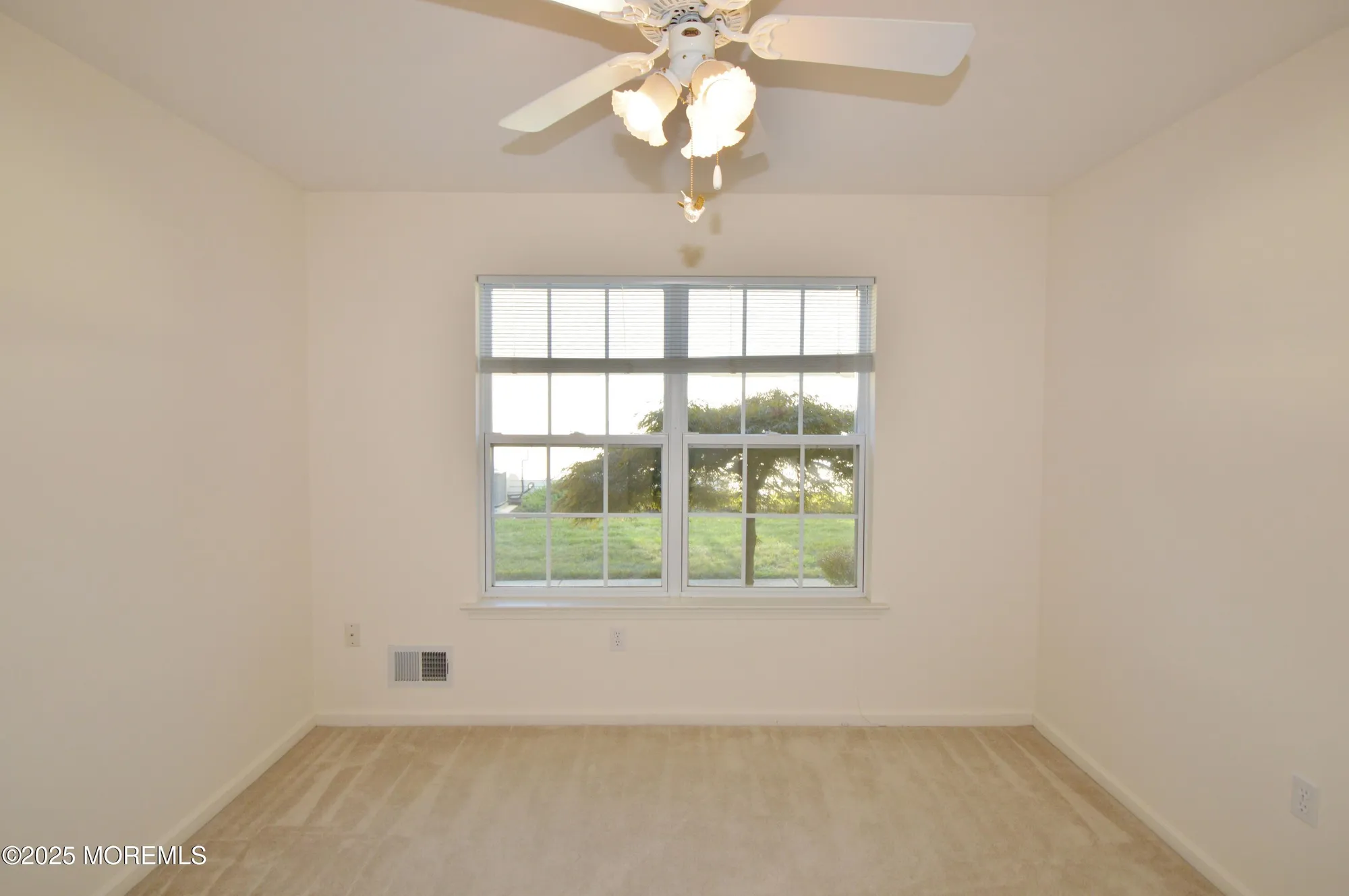 Property Slideshow image 33 of 59 | 2976 fieldcrest ln, Toms River, NJ, 08755