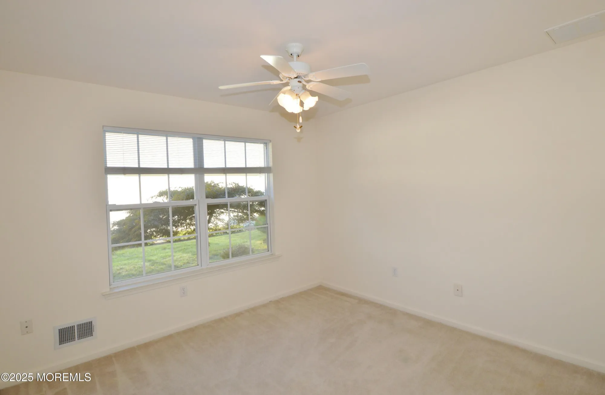 Property Slideshow image 32 of 59 | 2976 fieldcrest ln, Toms River, NJ, 08755