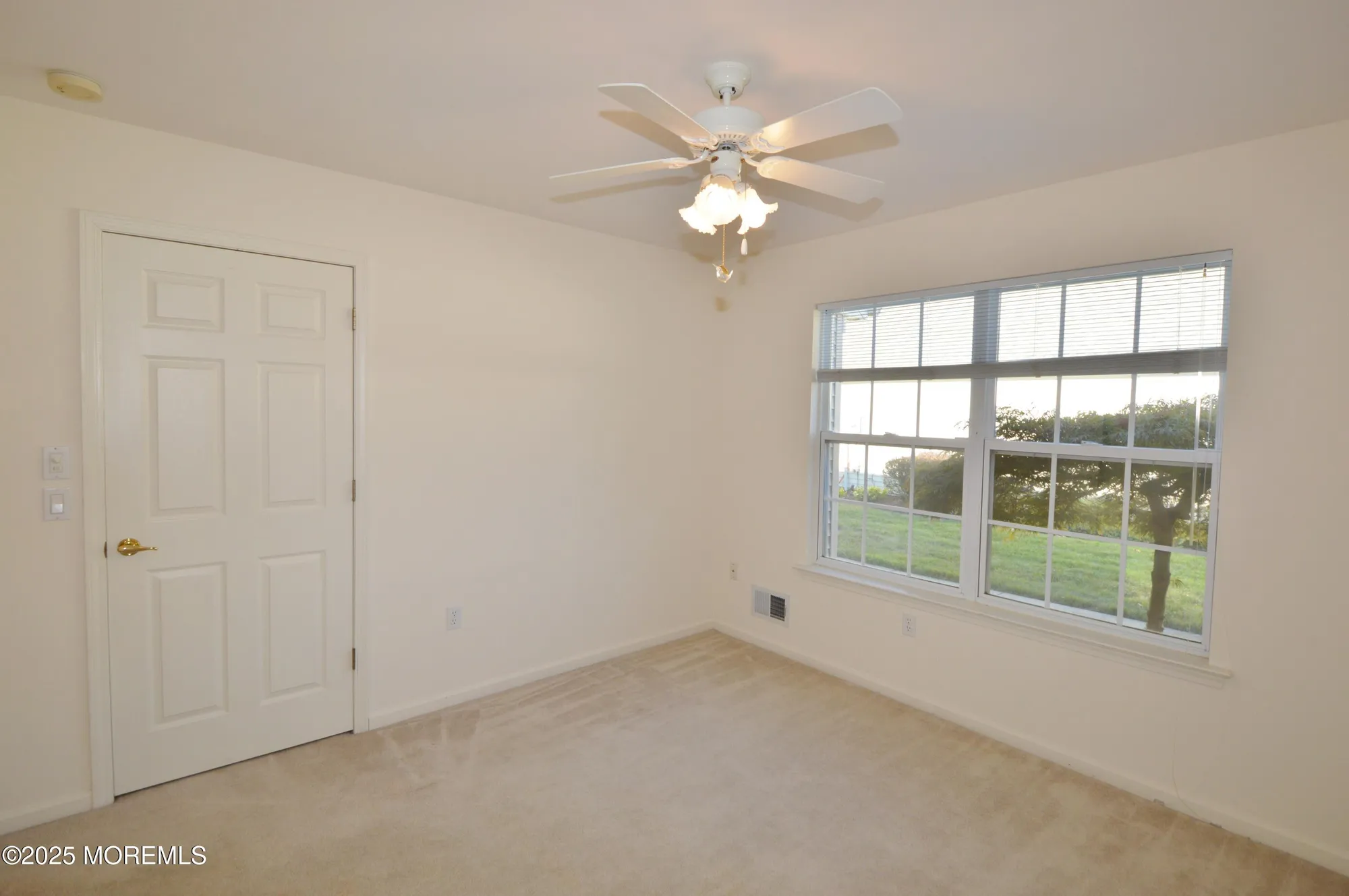 Property Slideshow image 34 of 59 | 2976 fieldcrest ln, Toms River, NJ, 08755