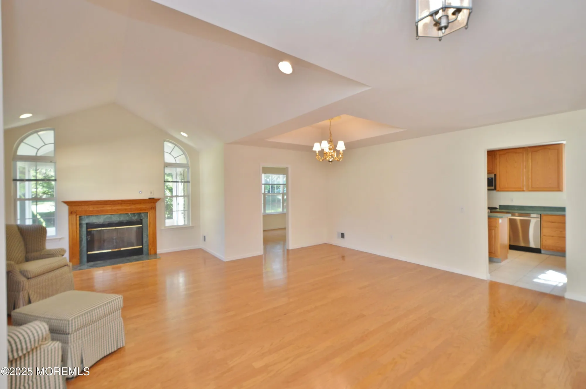 Property Slideshow image 5 of 59 | 2976 fieldcrest ln, Toms River, NJ, 08755