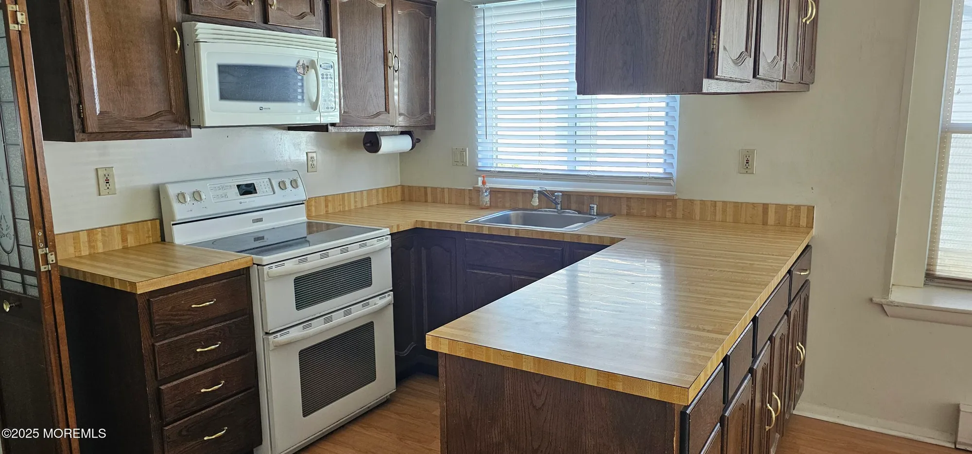 Property Slideshow image 7 of 18 | 29 hastings rd, Manchester, NJ, 08759