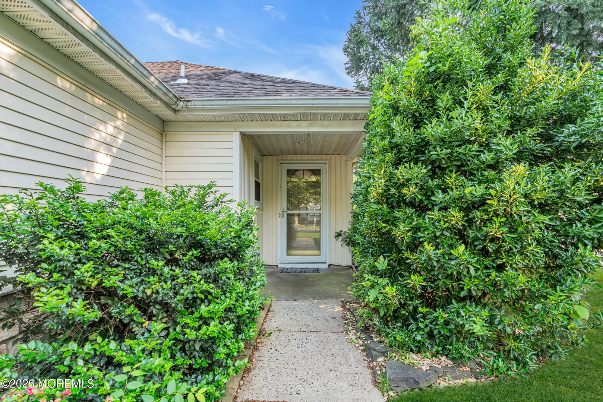 Property Slideshow image 6 of 54 | 2752 meadow lake dr, Toms River, NJ, 08755