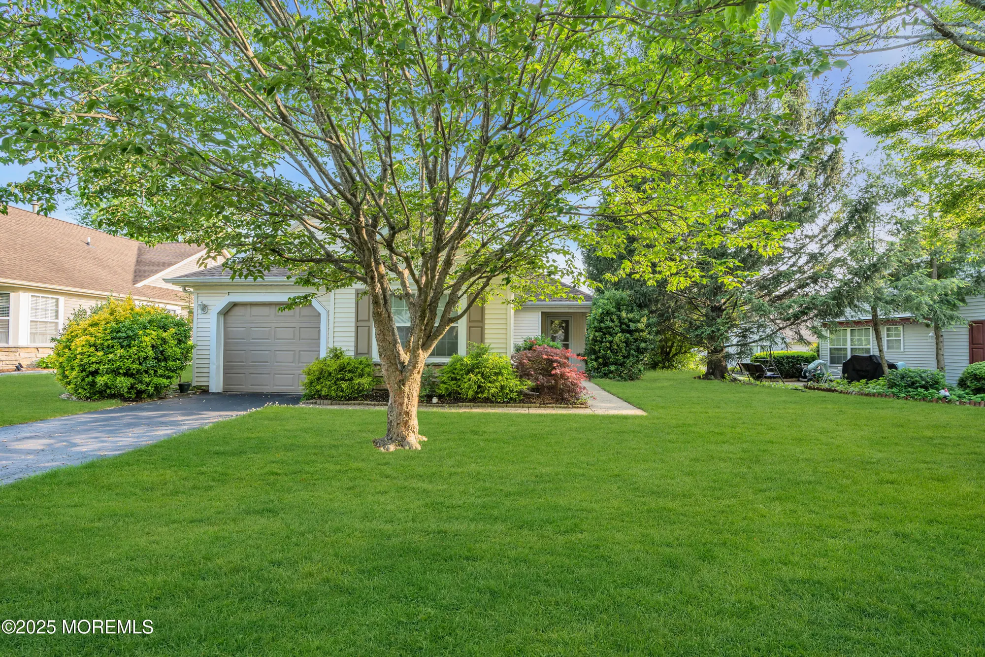 Property Slideshow image 4 of 54 | 2752 meadow lake dr, Toms River, NJ, 08755