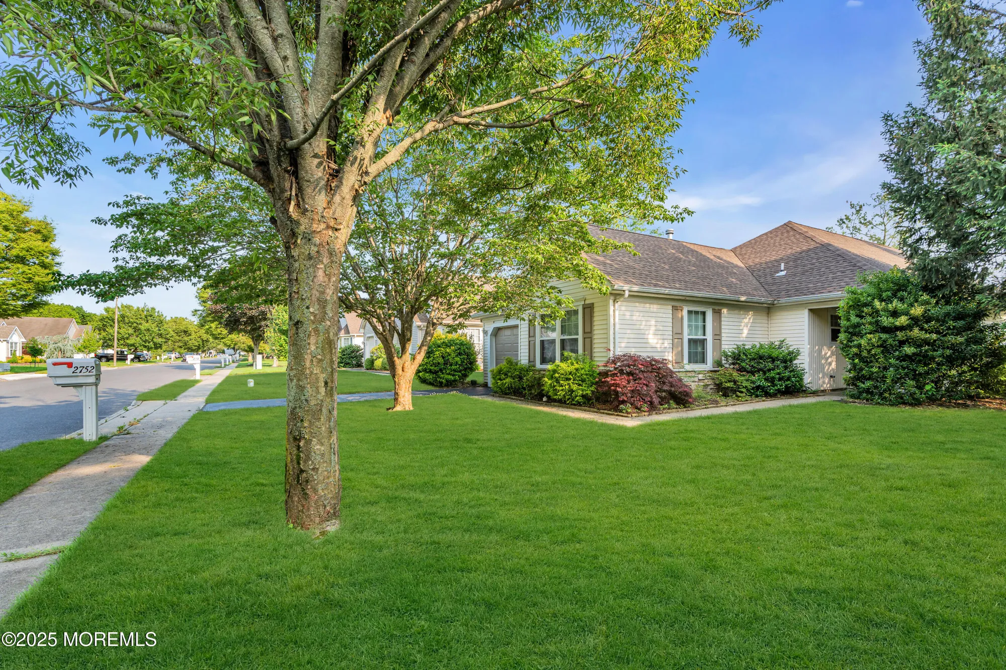 Property Slideshow image 5 of 54 | 2752 meadow lake dr, Toms River, NJ, 08755