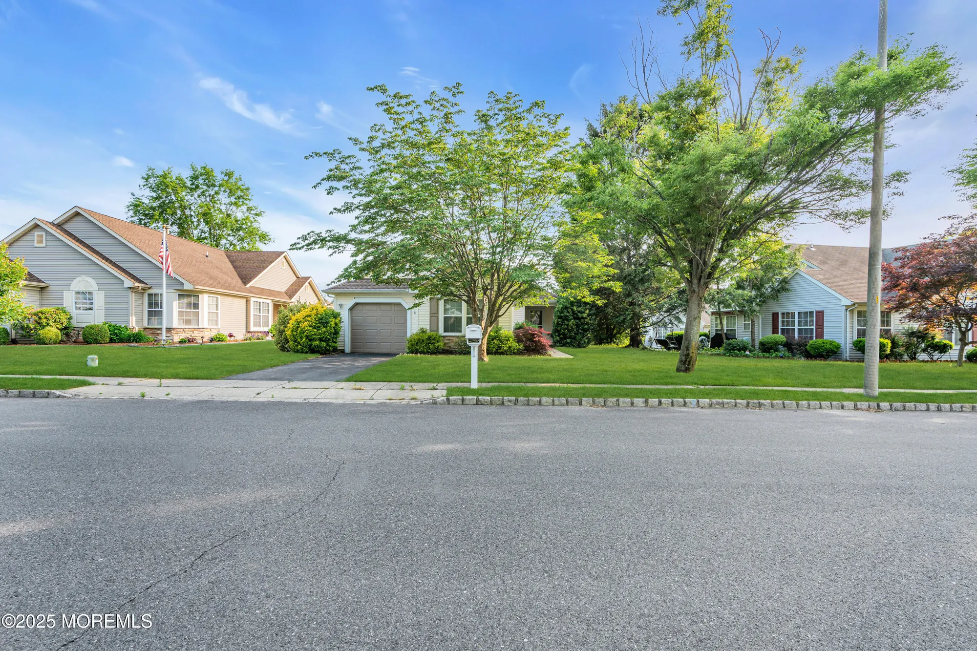 Property Slideshow image 3 of 54 | 2752 meadow lake dr, Toms River, NJ, 08755