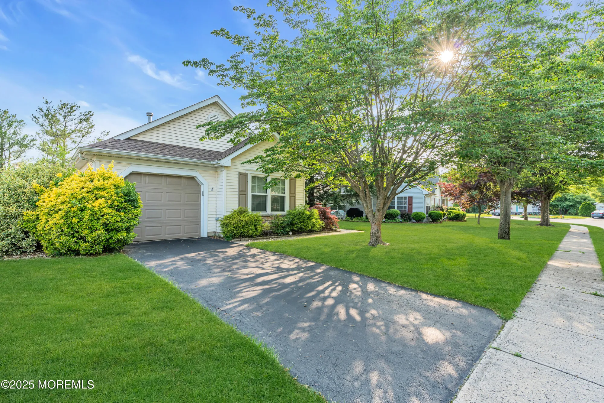 Property Slideshow image 2 of 54 | 2752 meadow lake dr, Toms River, NJ, 08755