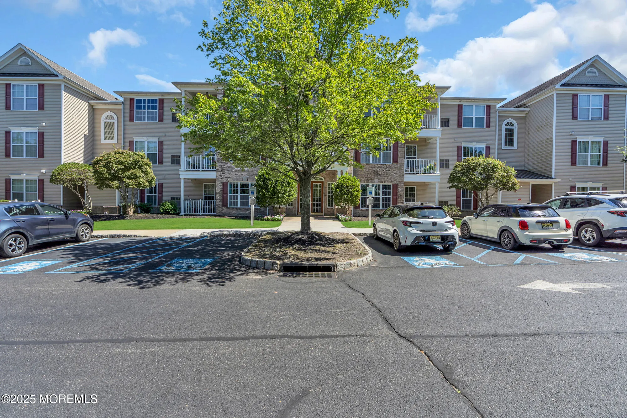 Property Slideshow image 32 of 44 | 219 sophee ln, Lakewood, NJ, 08701