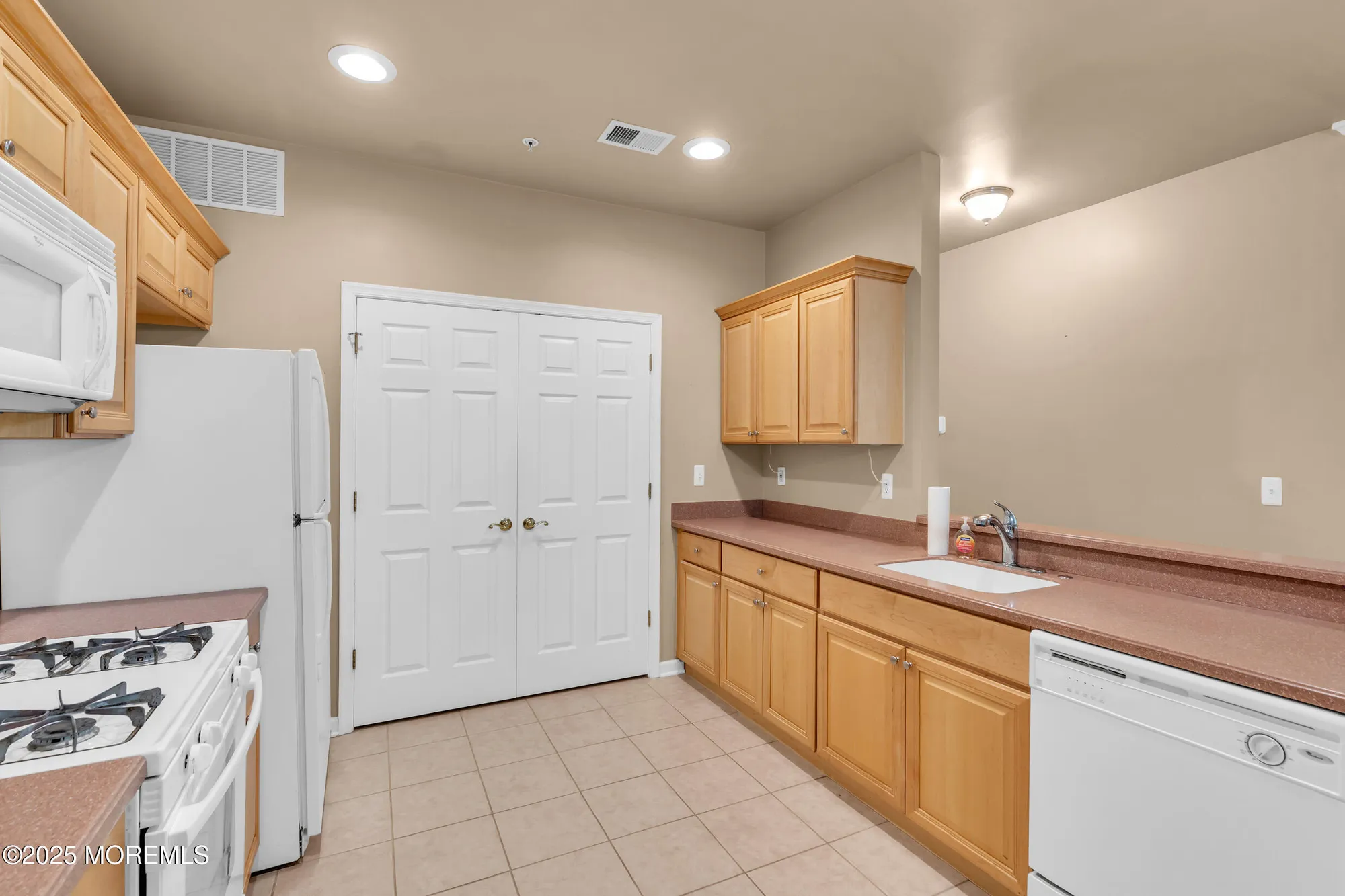 Property Slideshow image 16 of 44 | 219 sophee ln, Lakewood, NJ, 08701