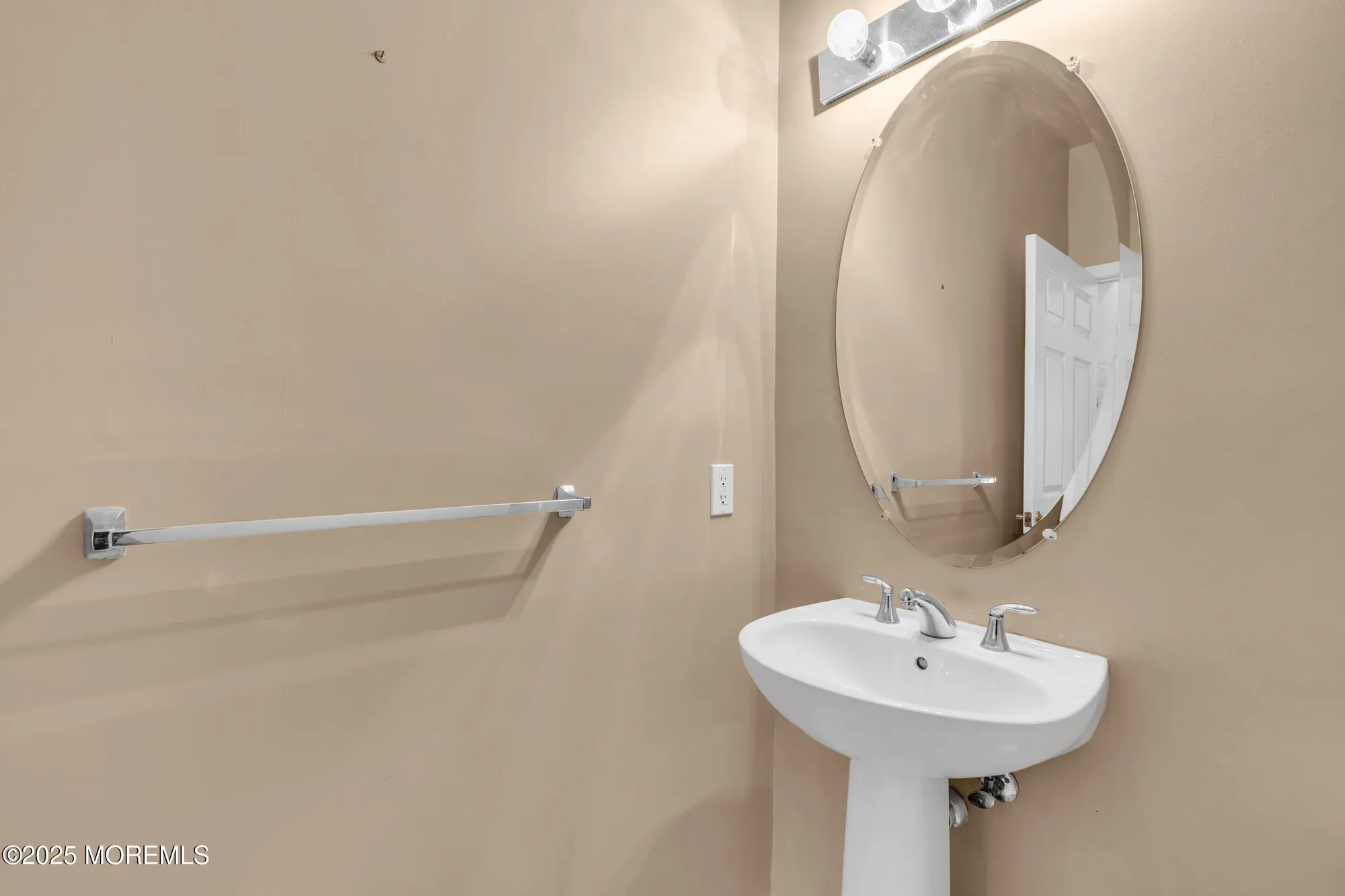 Property Slideshow image 18 of 44 | 219 sophee ln, Lakewood, NJ, 08701