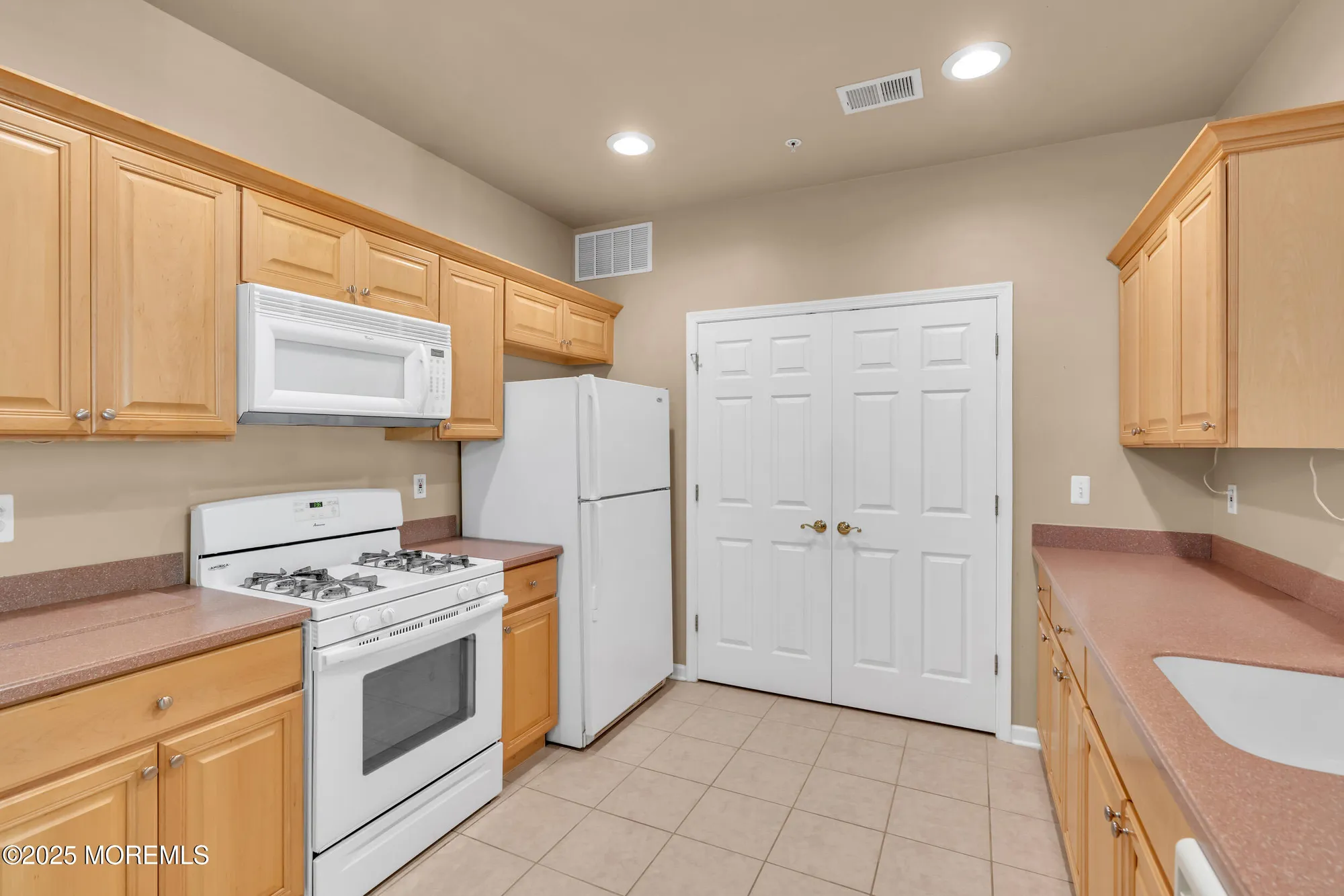 Property Slideshow image 15 of 44 | 219 sophee ln, Lakewood, NJ, 08701