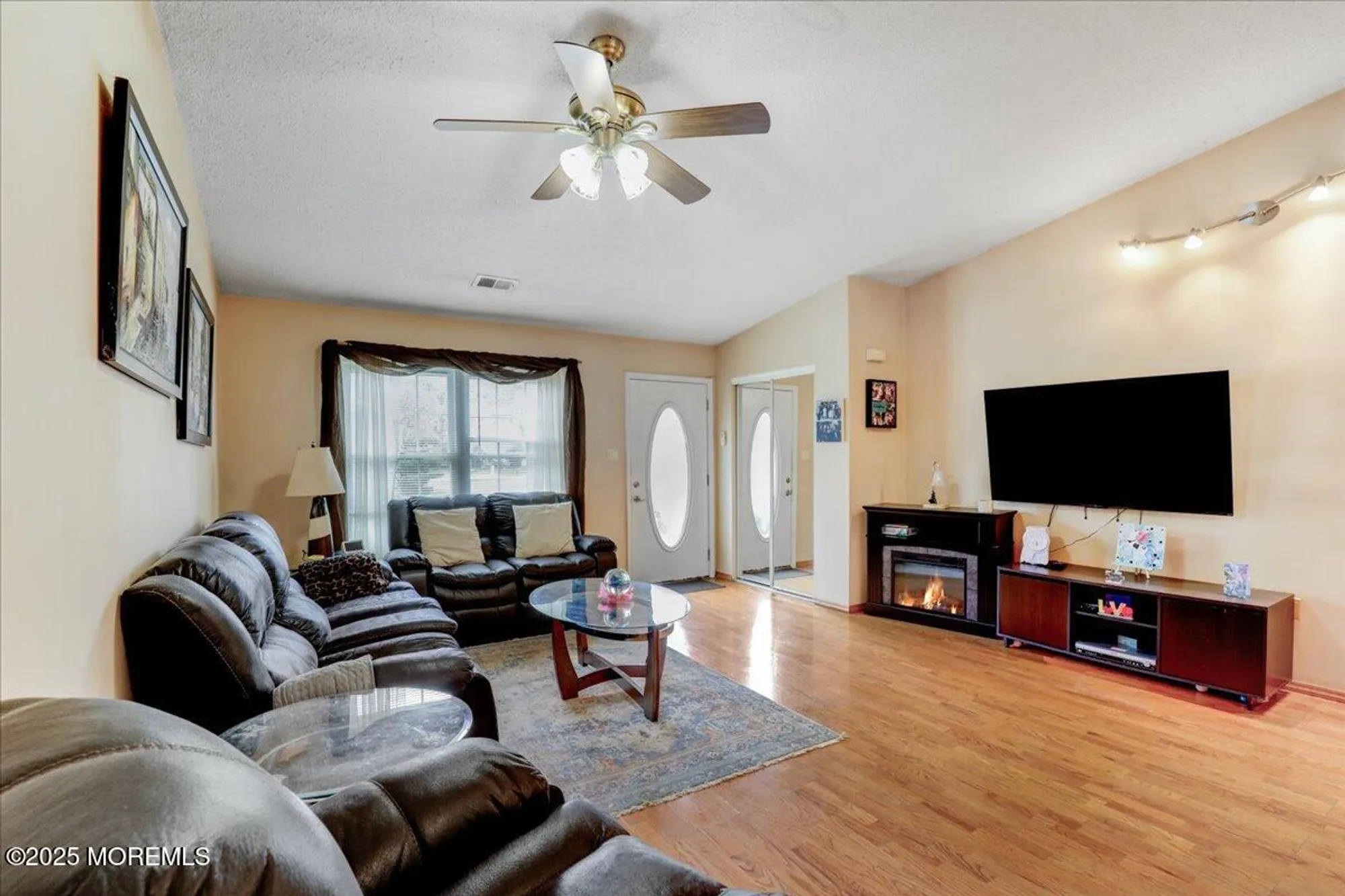 Property Slideshow image 6 of 31 | 5 jaffreyton close, Freehold, NJ, 07728