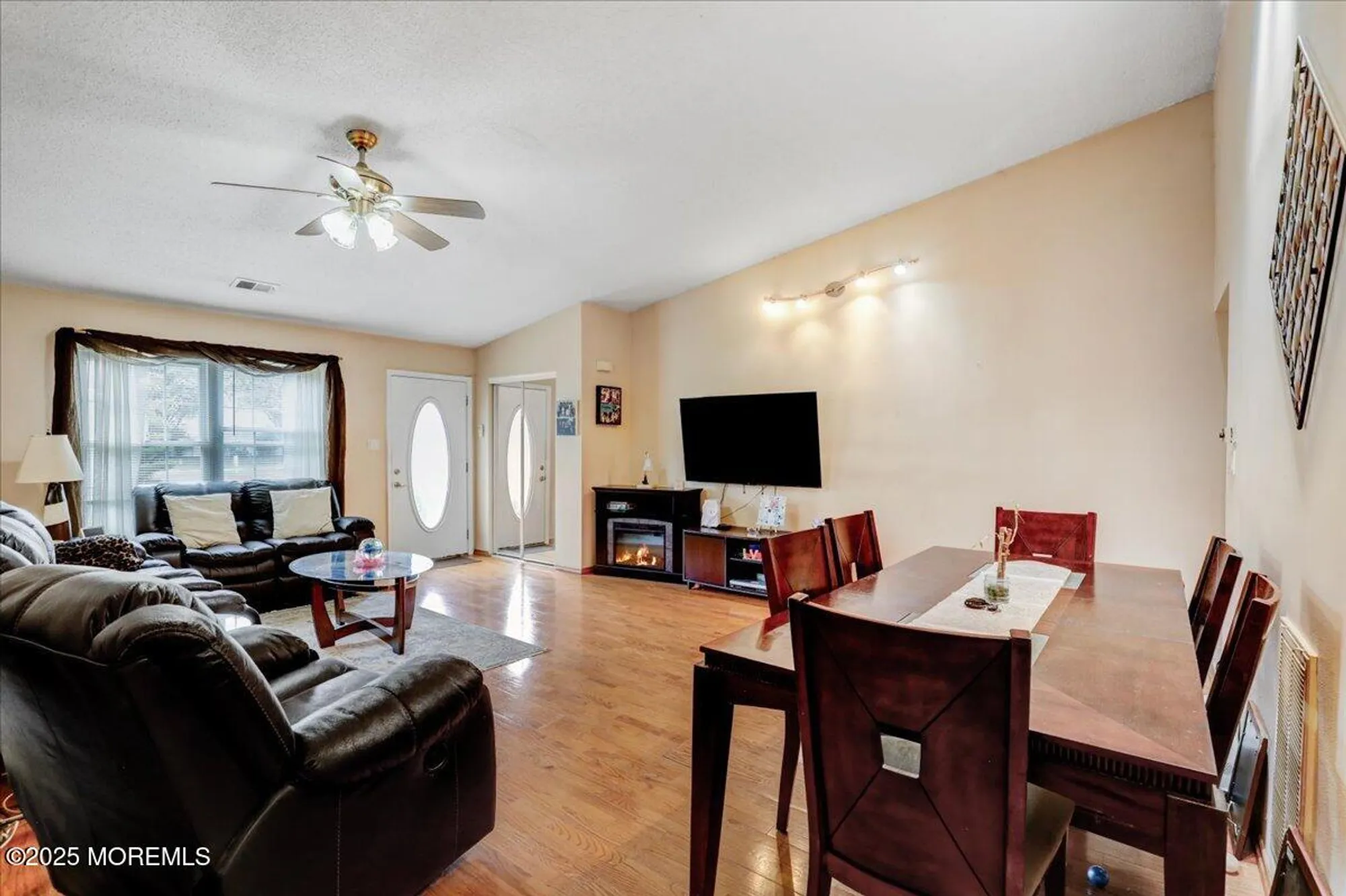 Property Slideshow image 7 of 31 | 5 jaffreyton close, Freehold, NJ, 07728