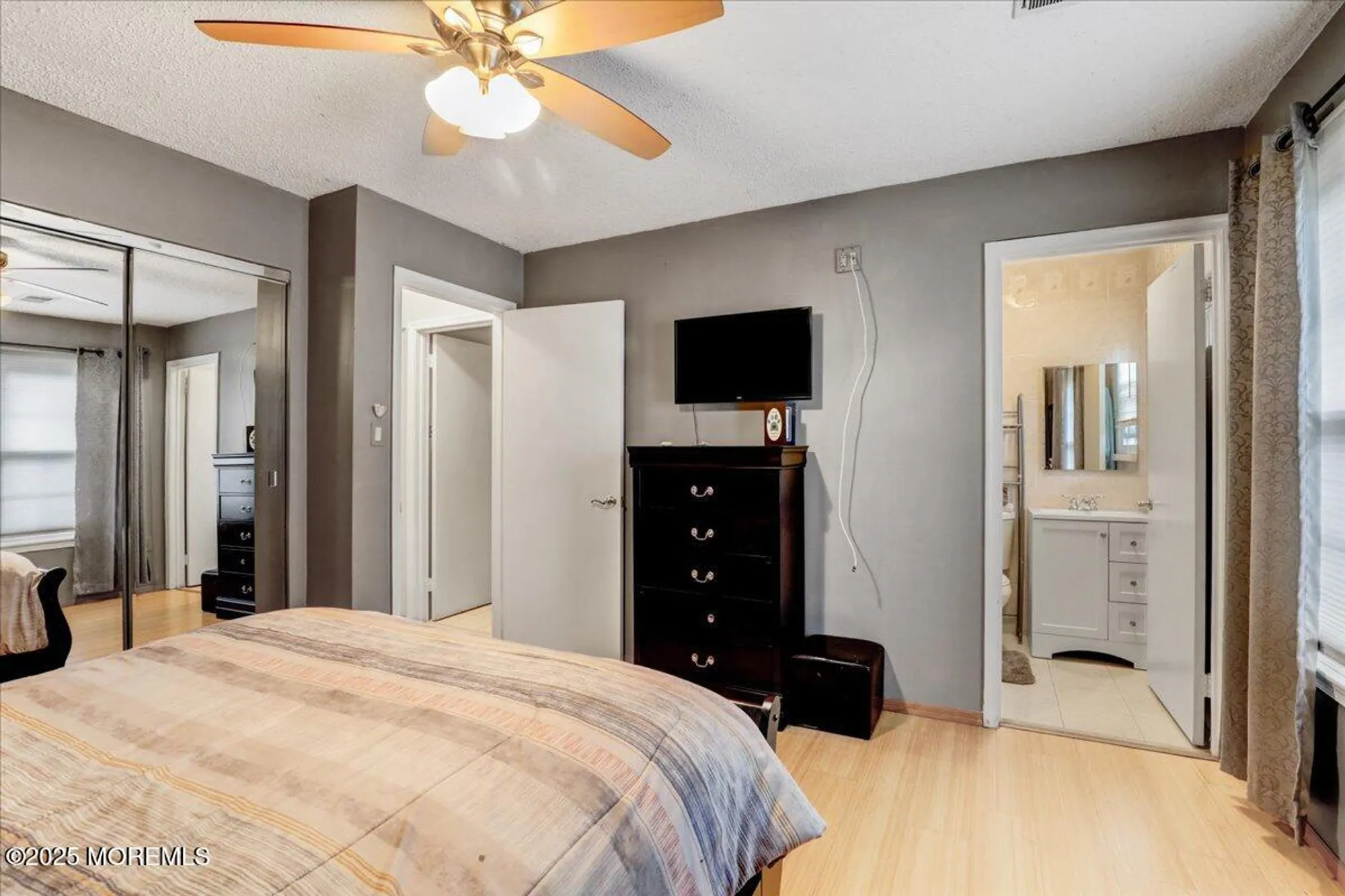 Property Slideshow image 17 of 31 | 5 jaffreyton close, Freehold, NJ, 07728