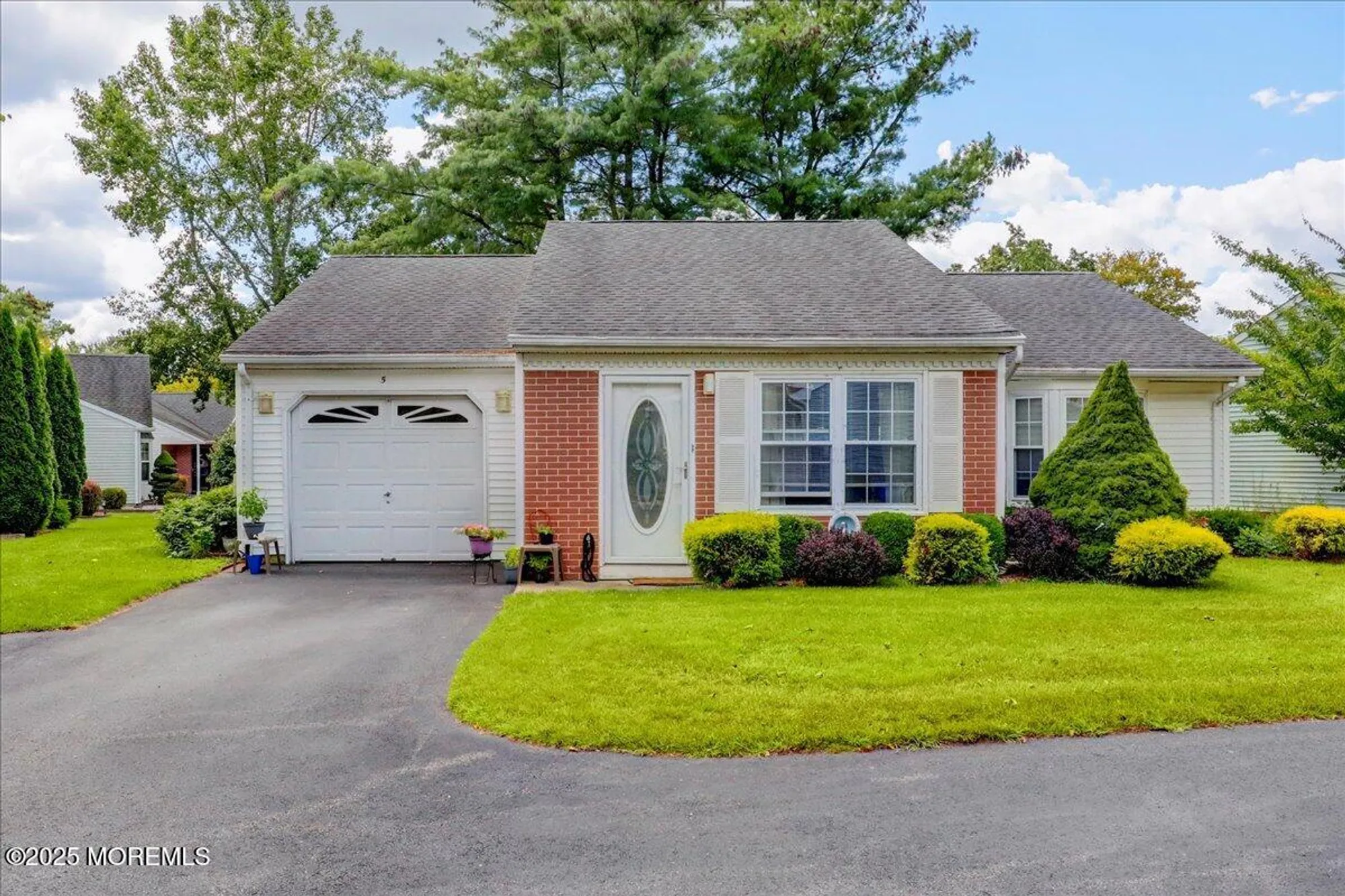 Property Slideshow image 2 of 31 | 5 jaffreyton close, Freehold, NJ, 07728