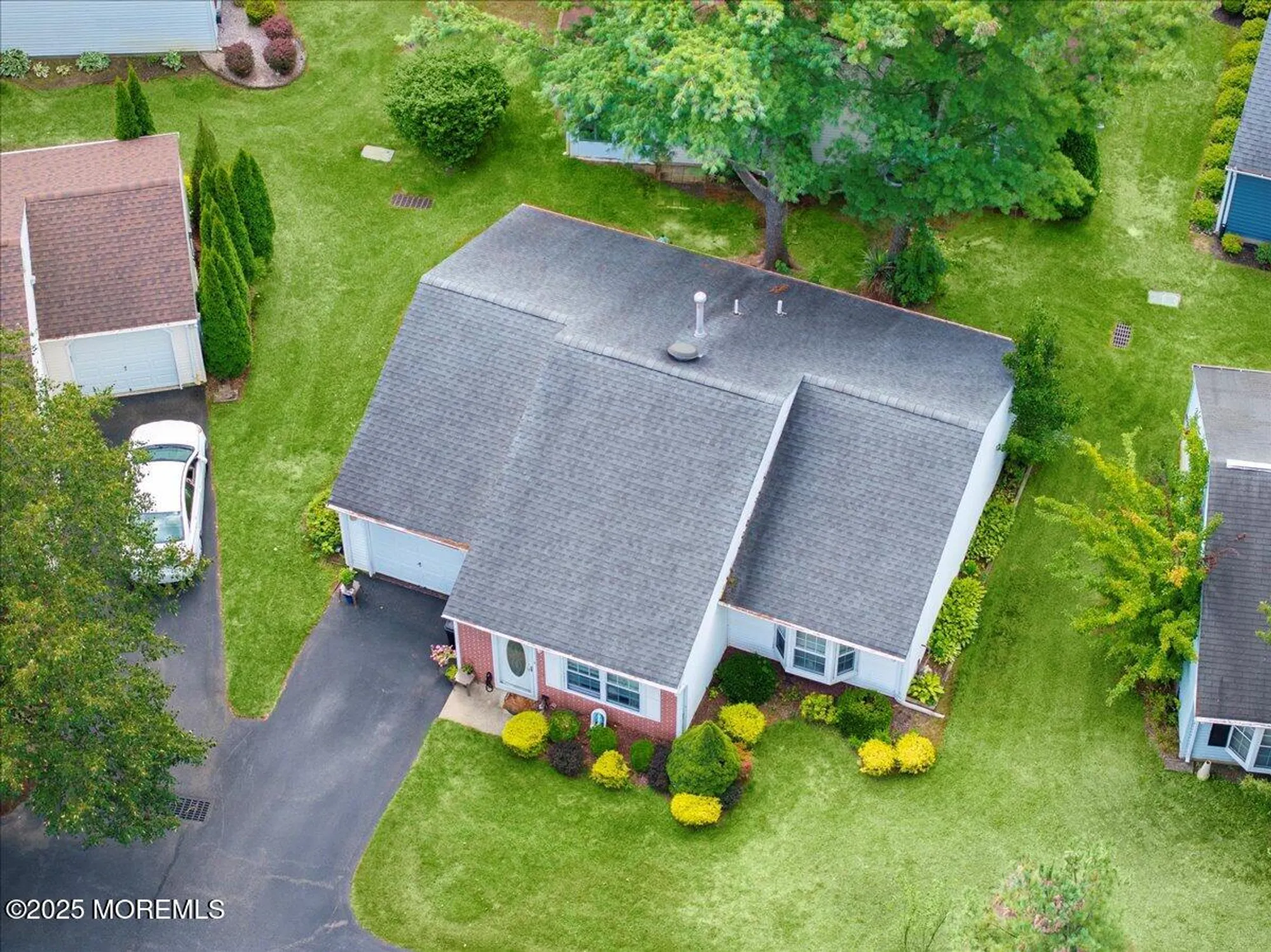 Property Slideshow image 3 of 31 | 5 jaffreyton close, Freehold, NJ, 07728