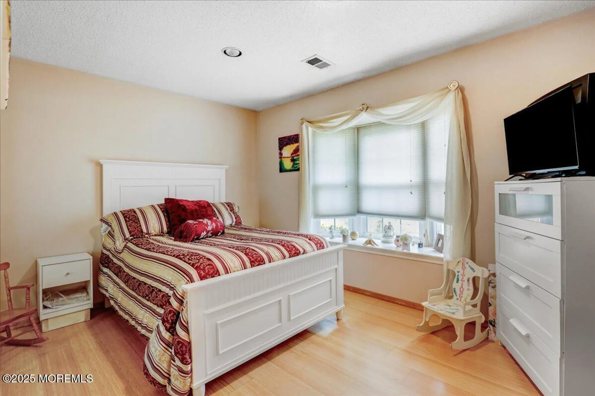 Property Slideshow image 19 of 31 | 5 jaffreyton close, Freehold, NJ, 07728