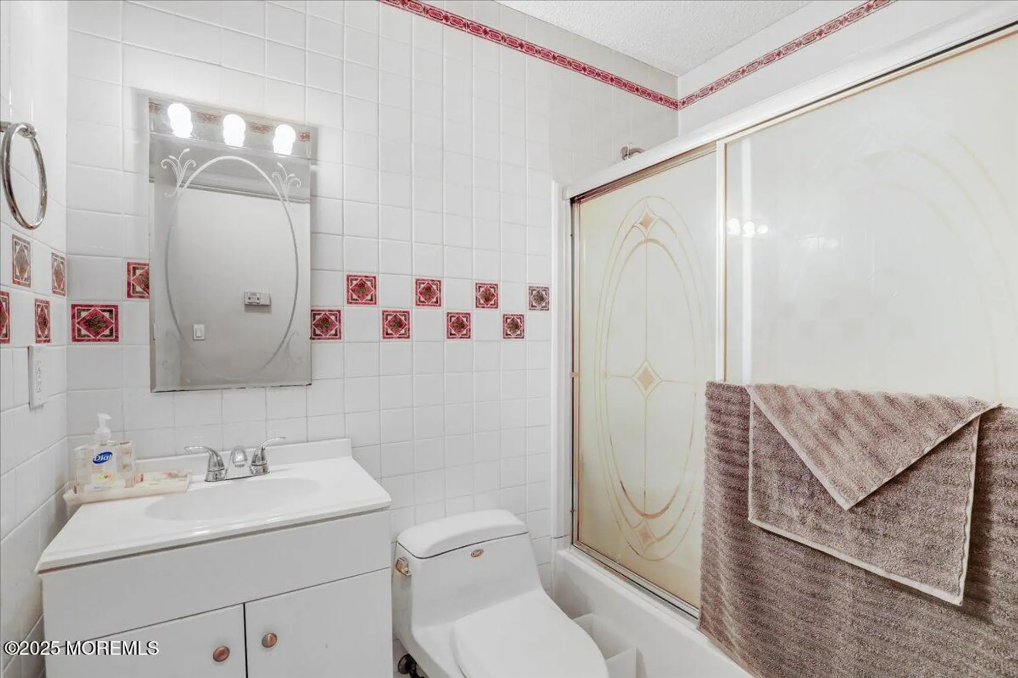 Property Slideshow image 20 of 31 | 5 jaffreyton close, Freehold, NJ, 07728