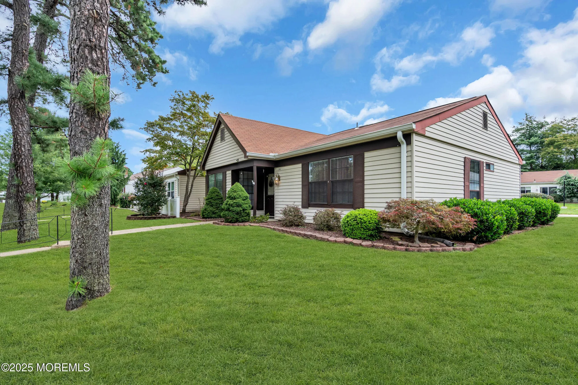 Property Slideshow image 3 of 25 | 533b warwick ct, Manchester, NJ, 08759