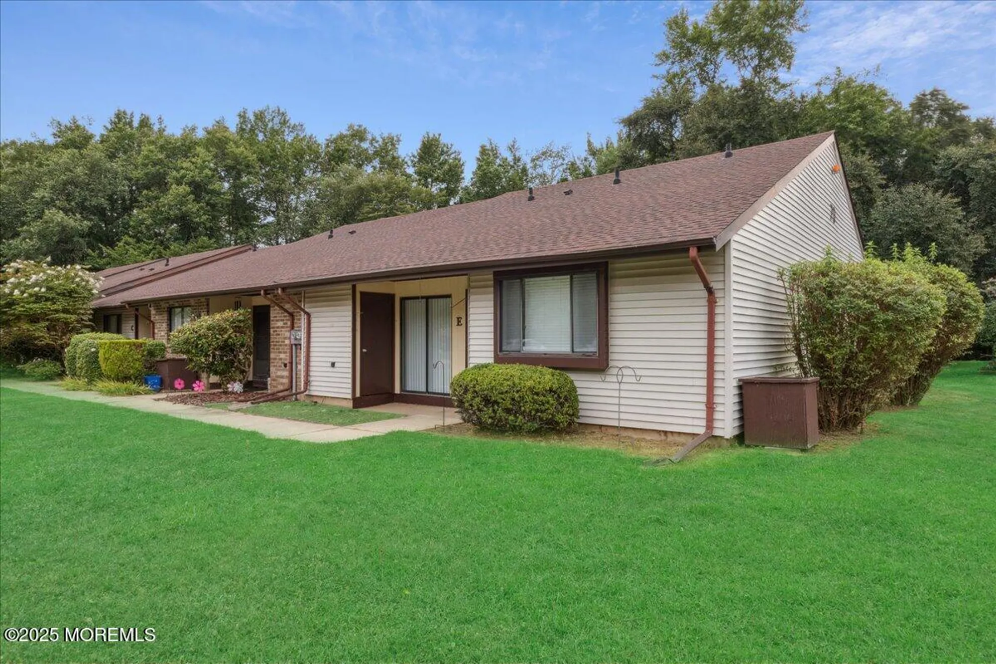 Property Slideshow image 1 of 21 | 70 overlook way e, Manalapan, NJ, 07726