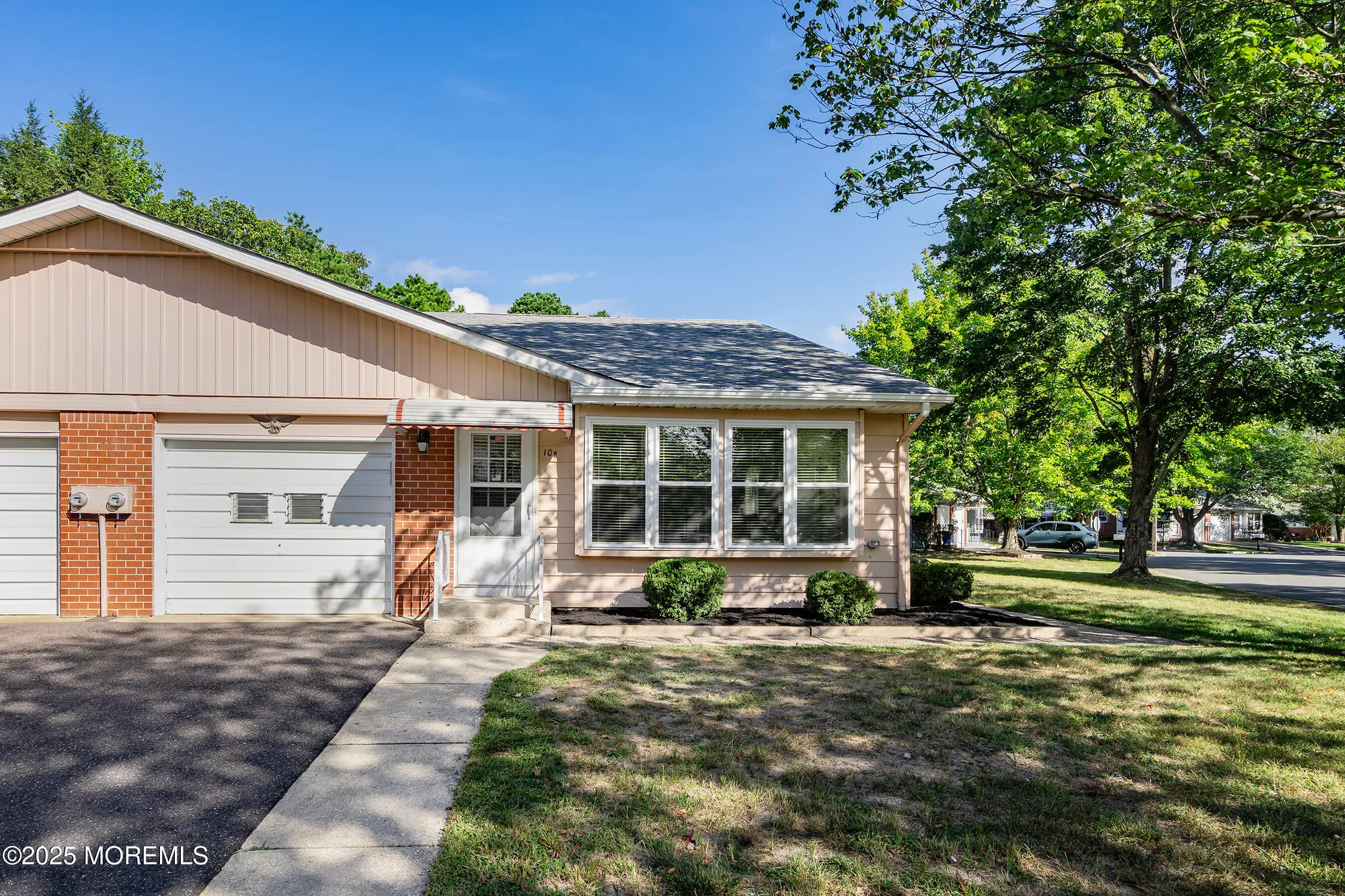 Property Slideshow image 1 of 25 | 10 jefferson ln b, Whiting, NJ, 08759