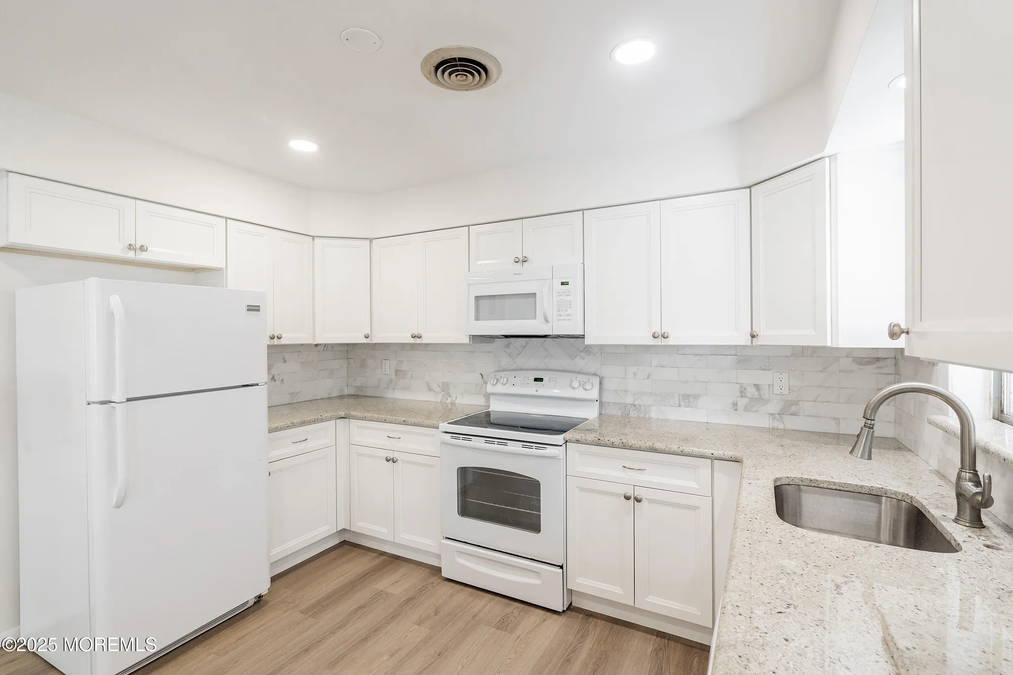 Property Slideshow image 8 of 25 | 10 jefferson ln b, Whiting, NJ, 08759