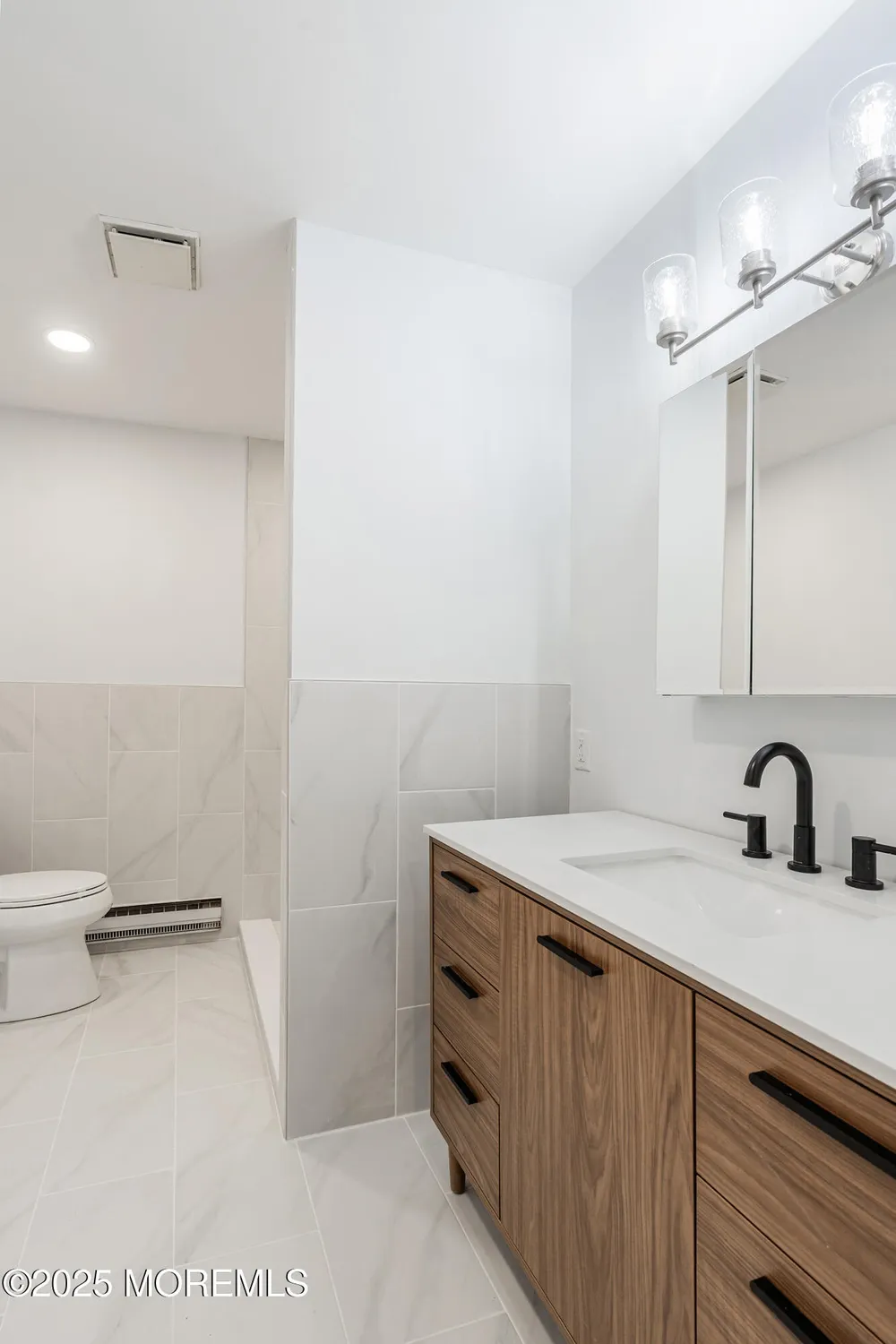 Property Slideshow image 12 of 25 | 10 jefferson ln b, Whiting, NJ, 08759