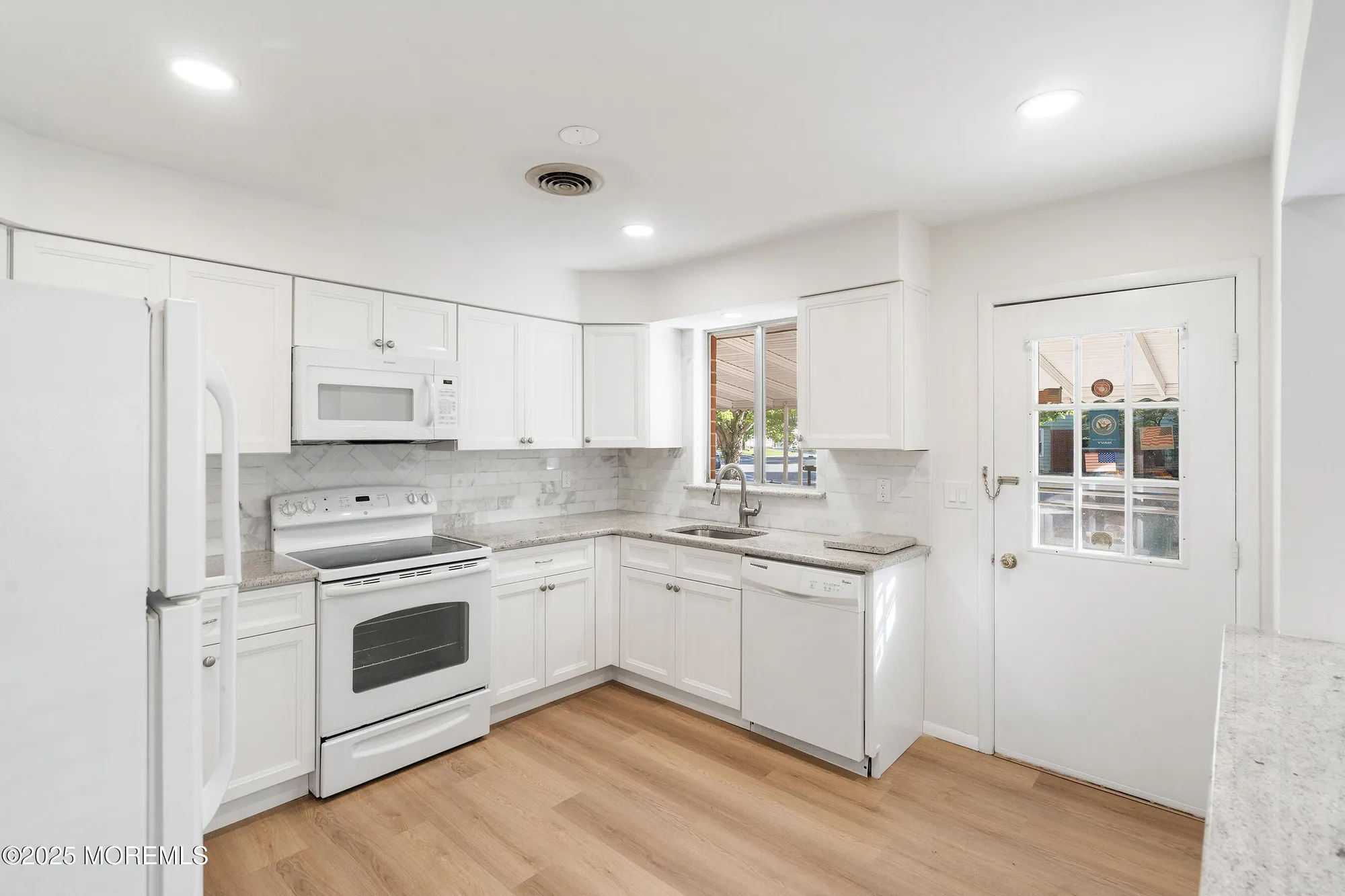 Property Slideshow image 9 of 25 | 10 jefferson ln b, Whiting, NJ, 08759