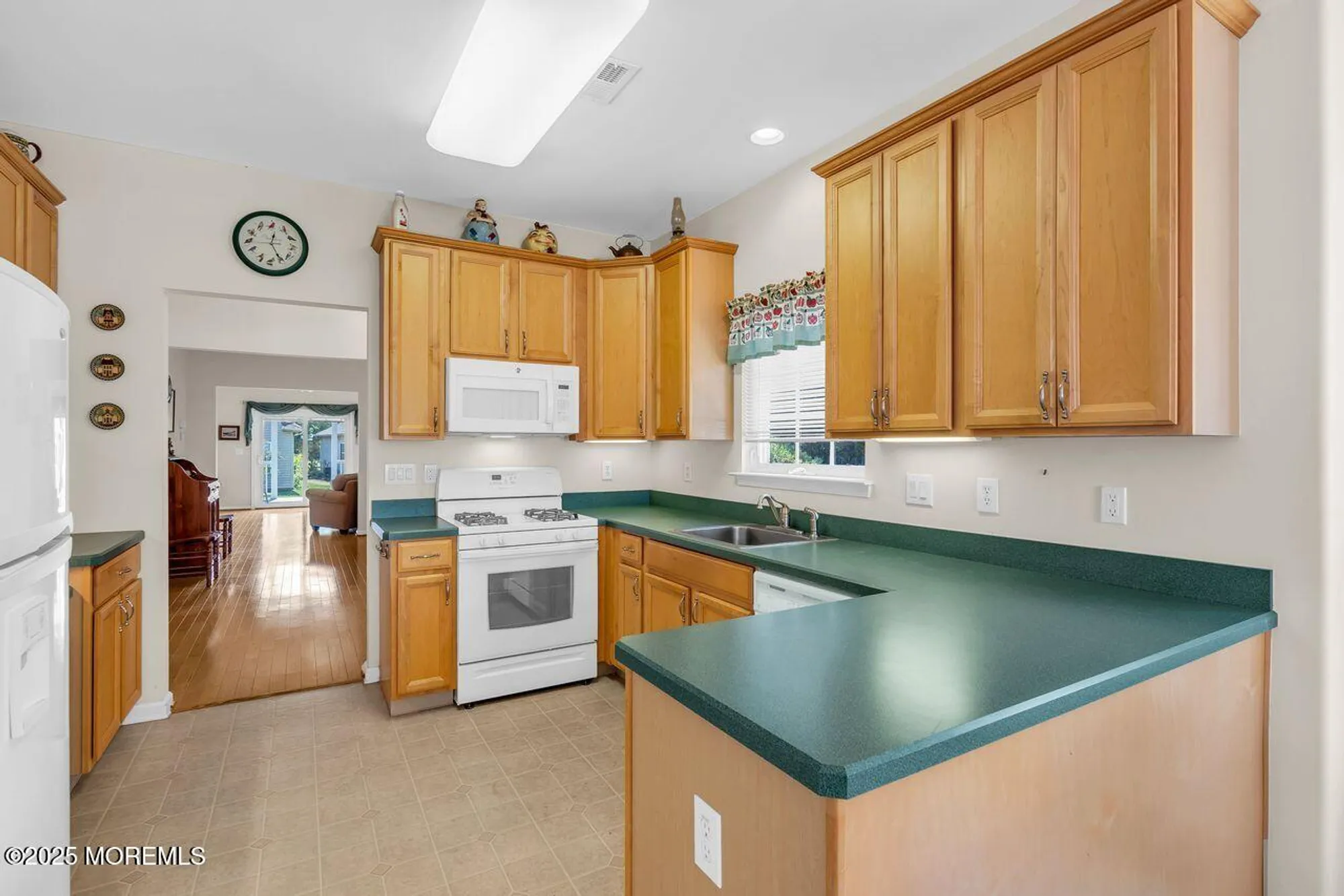 Property Slideshow image 18 of 41 | 12 medici dr, Somerset, NJ, 08873
