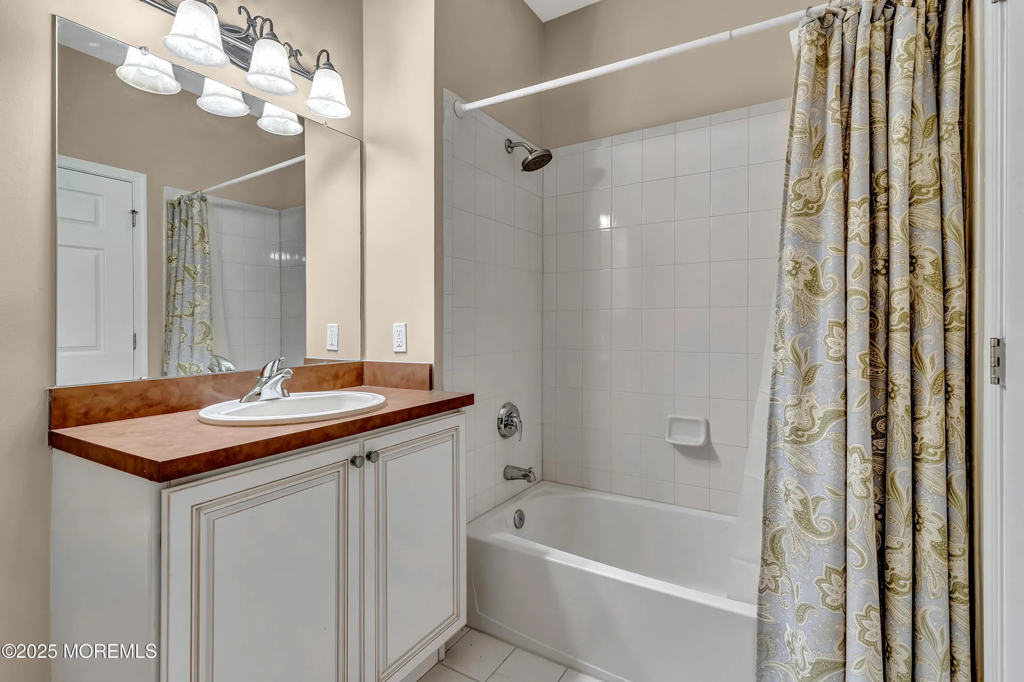 Property Slideshow image 16 of 31 | 232 sophee ln, Lakewood, NJ, 08701