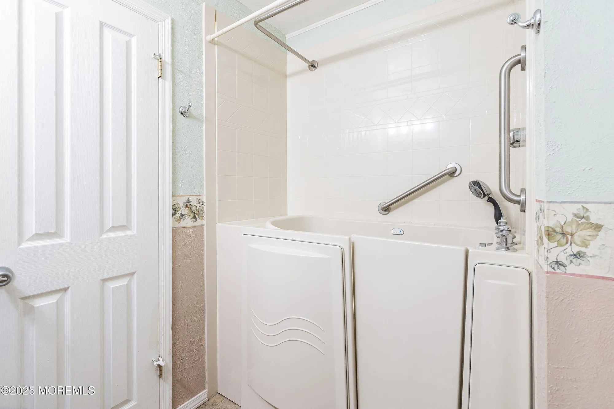 Property Slideshow image 22 of 38 | 70 innsbruck dr, Toms River, NJ, 08757