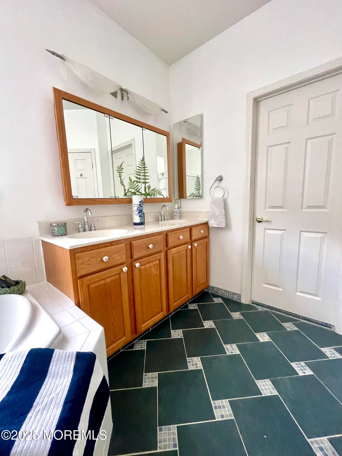 Property Slideshow image 15 of 50 | 87 huntington dr, Jackson, NJ, 08527